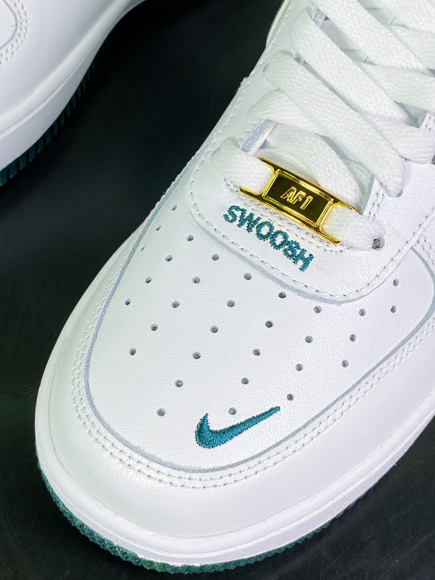 220  Air Force 1 '07 Low QS”White/University Blue Mini Swoosh”空军一号经典低帮板鞋“皮革白墨绿刺绣小钩子”CV5696-966