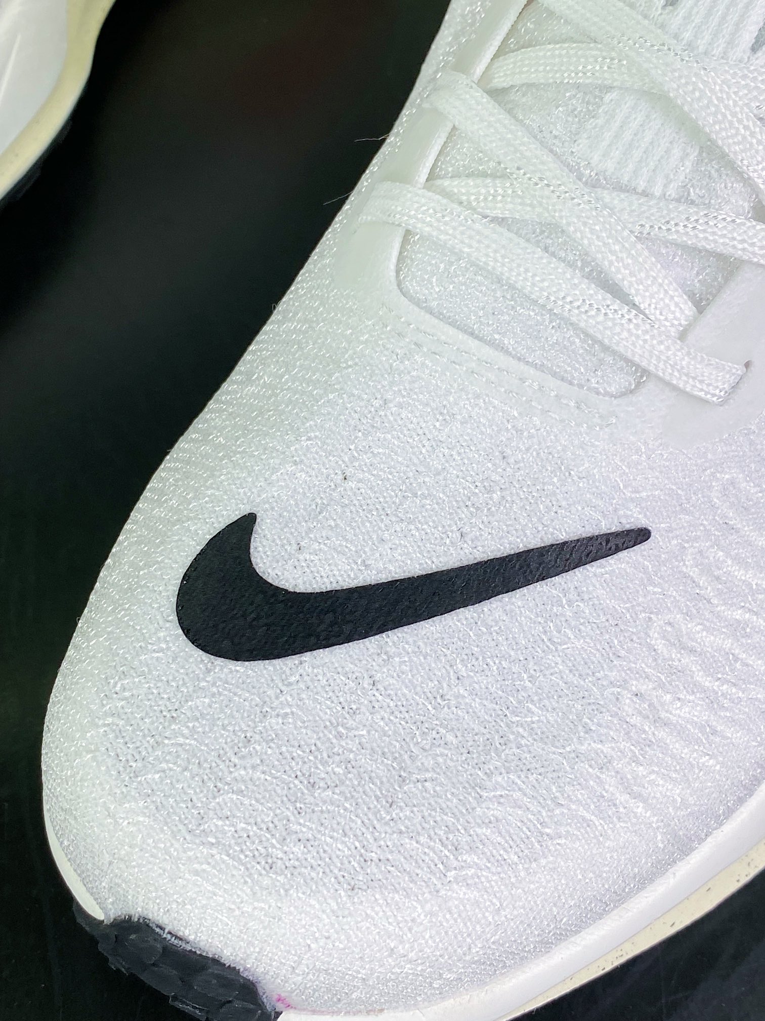 220 ZoomX Invincible Run Flyknit 3”White/Black/Red”不可战胜3代系列慢跑鞋“针织白黑大红”DR2615-101