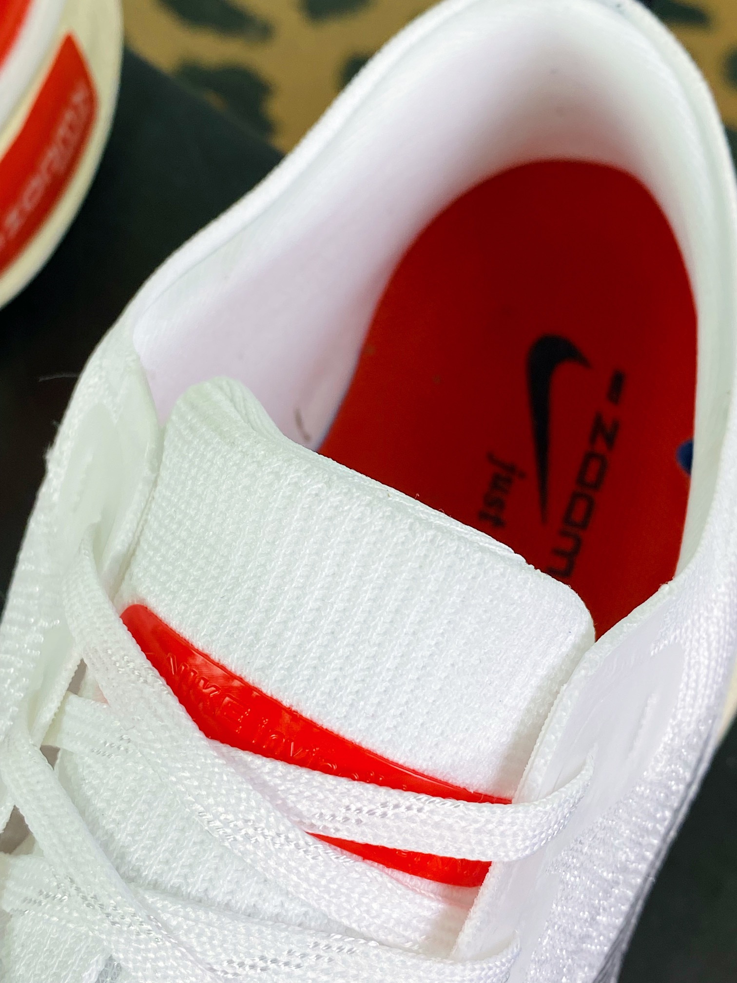 220 ZoomX Invincible Run Flyknit 3”White/Black/Red”不可战胜3代系列慢跑鞋“针织白黑大红”DR2615-101