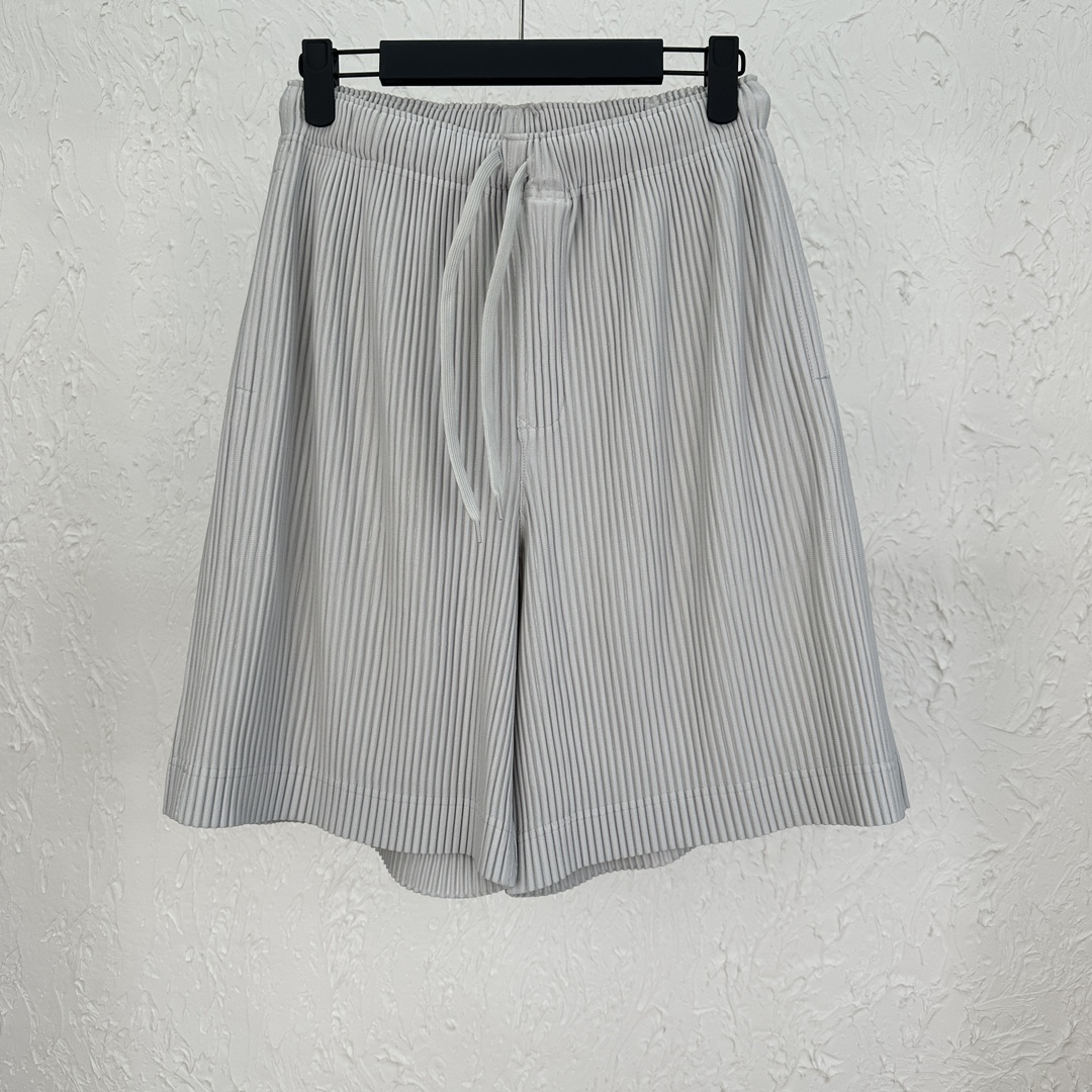 NO:822782,Issey M1yake pleated shorts, customized cross-point high-density high-elastic knitted 120D three-dimensional yarn, different from the mesh fabrics on the market, manufactured by Sany Heavy Industry pleating machine, manually adjusted and leveled, perfectly restored cylindrical pleats, customized four-eye matte buttons, customized accessories, sizes 1-4, men's clothing, isseymiyake, shorts,19860909Issey M1yake三宅一生褶皱短裤 定制横点高密度高弹针织120D三维纱线,区别市面网眼面料,三一重工压褶机制造,人工调整摆平,完美还原圆柱形褶皱,定制四眼哑光纽扣,定制辅料 尺码1-4,男装,isseymiyake,shorts,,Women's clothing