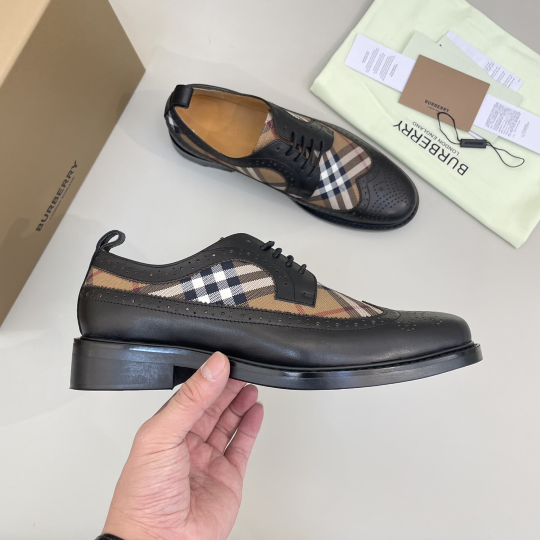 Precio de venta: P350 Calidad originalMarca: Burberr* "Burberry*" Zapatos de pielTalla: 38-44 (se pu