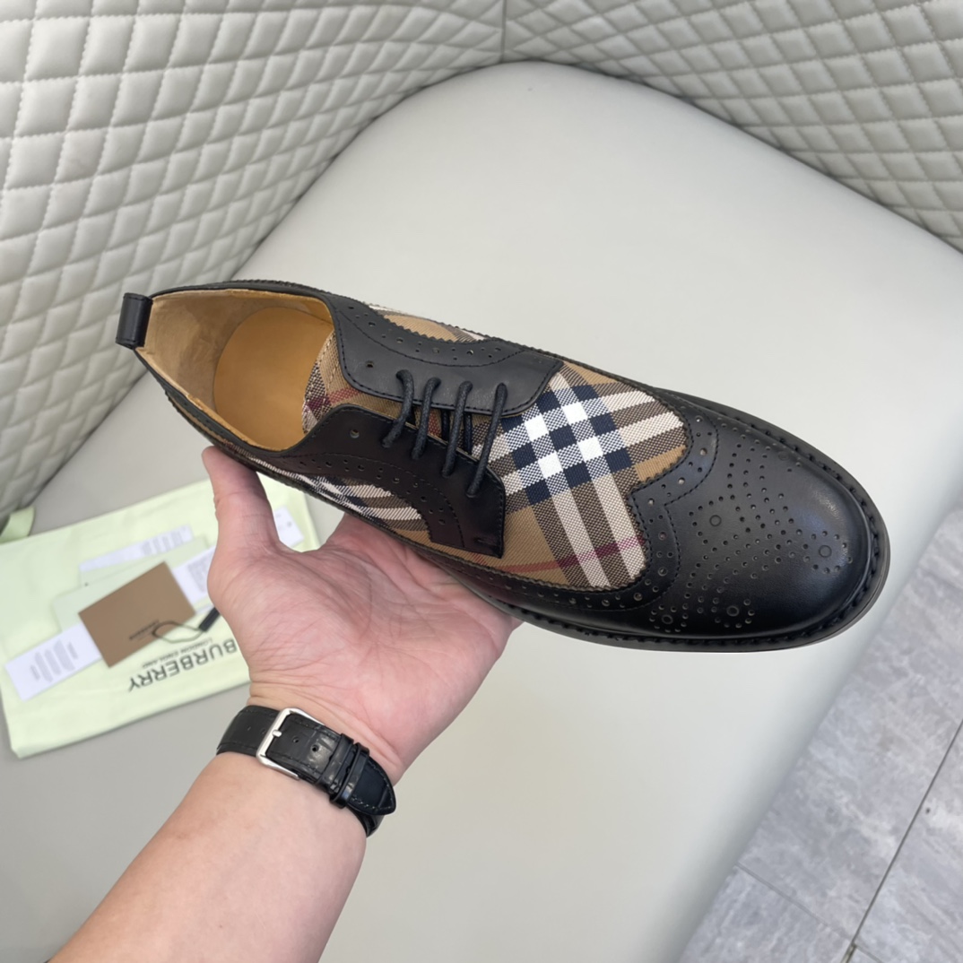 Precio de venta: P350 Calidad originalMarca: Burberr* "Burberry*" Zapatos de pielTalla: 38-44 (se pu