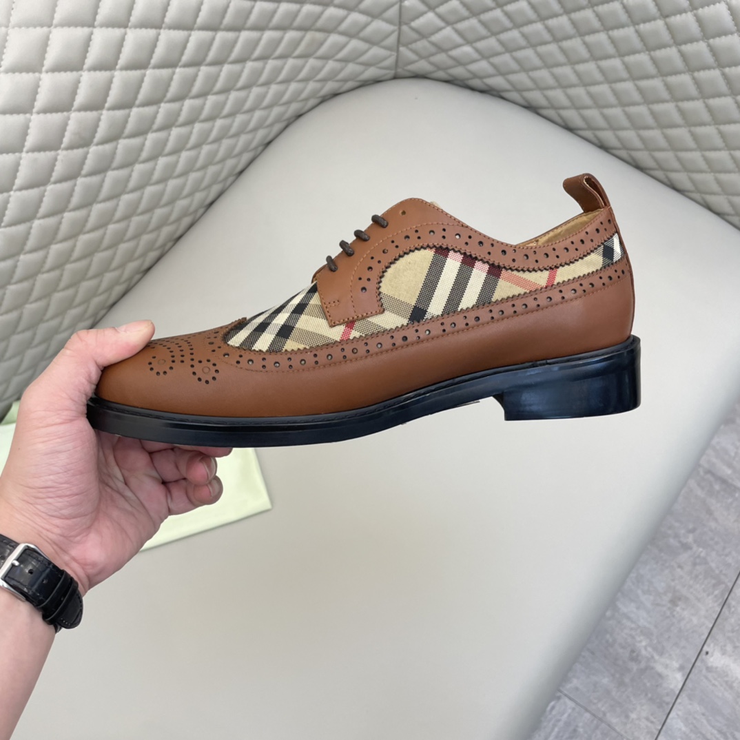 Precio de venta: P350 Calidad originalMarca: Burberr* "Burberry*" Zapatos de pielTalla: 38-44 (se pu
