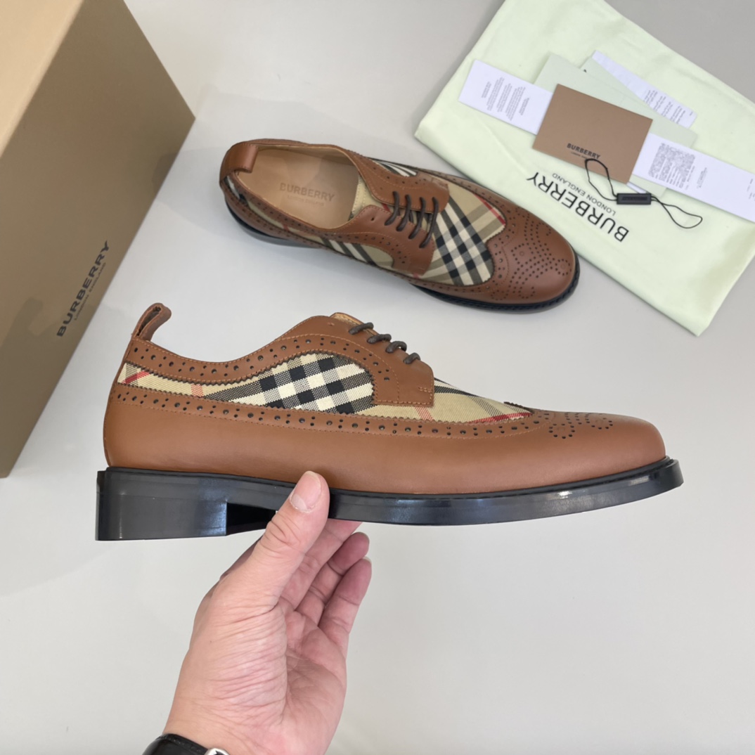 Precio de venta: P350 Calidad originalMarca: Burberr* "Burberry*" Zapatos de pielTalla: 38-44 (se pu