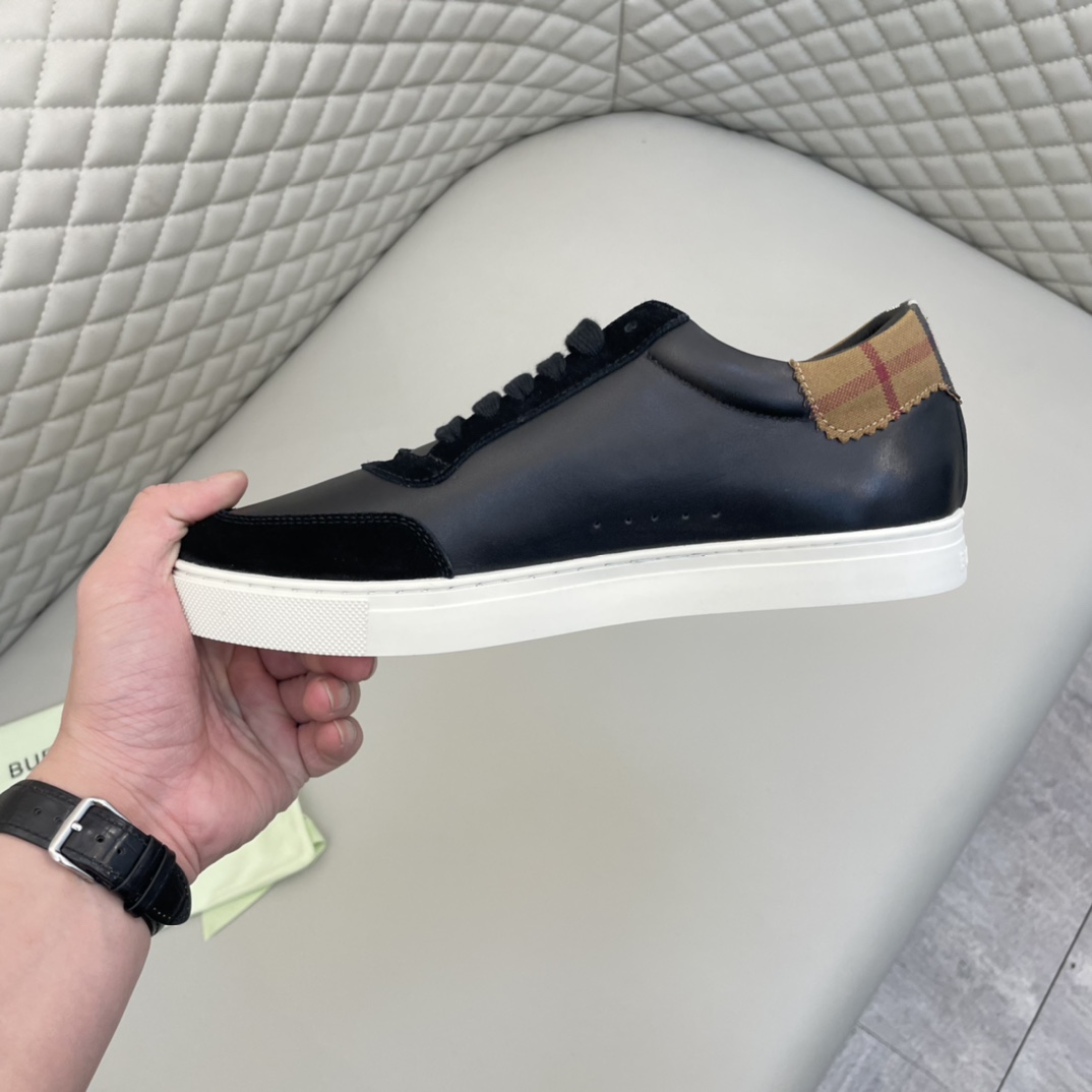 Precio de venta: P250 Original qualityTrademark: Burberr* "Burberry*" lowtop loafersSize: 38-44 (se 