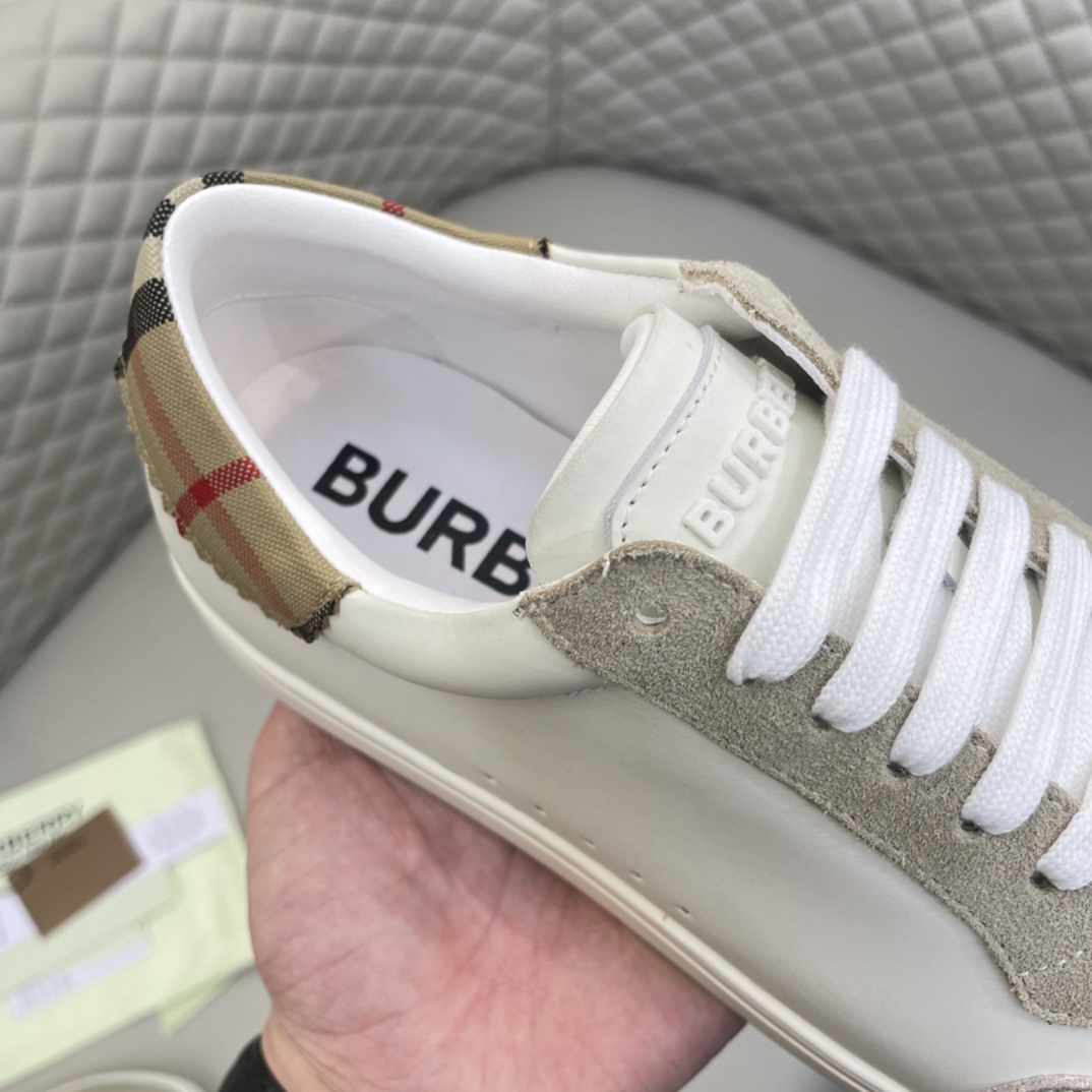 Precio de venta: P250 Original qualityTrademark: Burberr* "Burberry*" lowtop loafersSize: 38-44 (se 