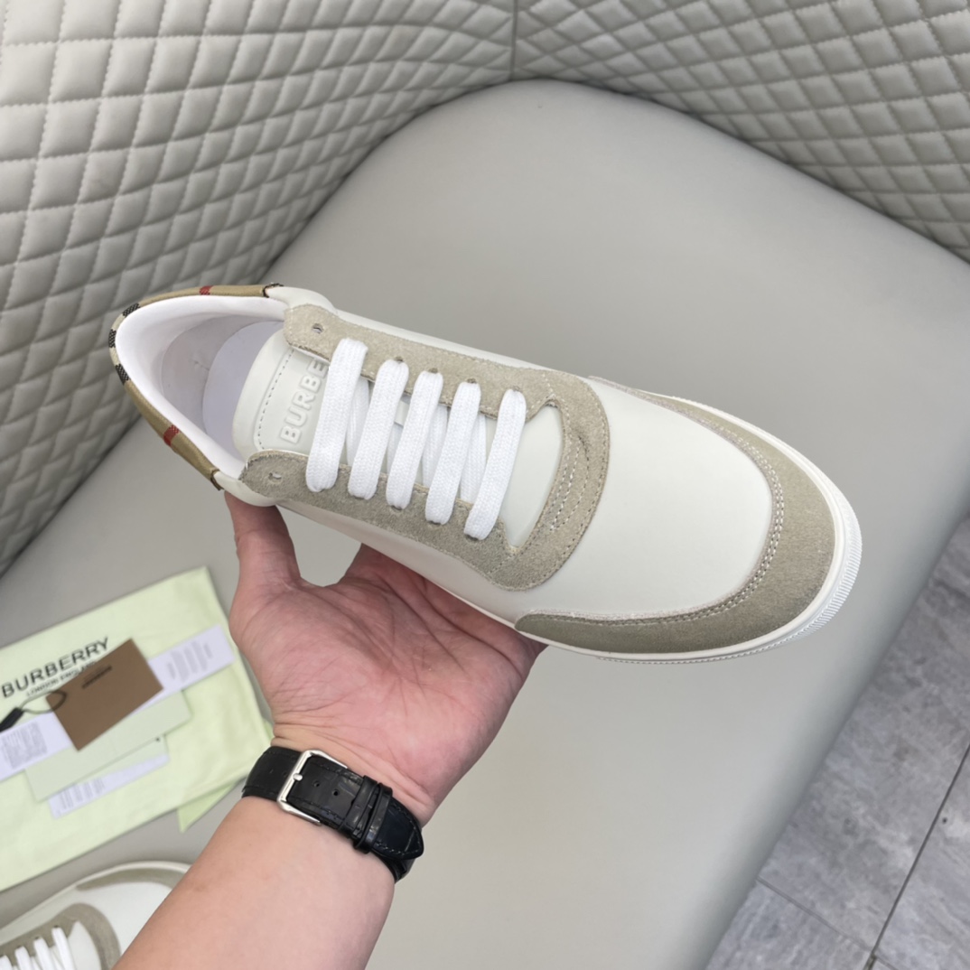 Precio de venta: P250 Original qualityTrademark: Burberr* "Burberry*" lowtop loafersSize: 38-44 (se 