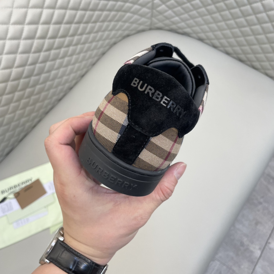 Precio de venta: P250 Original qualityTrademark: Burberr* "Burberry*" lowtop loafersSize: 38-44 (se 