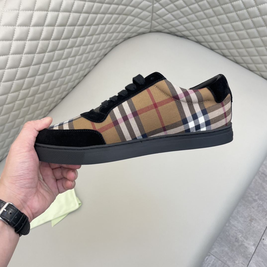 Precio de venta: P250 Original qualityTrademark: Burberr* "Burberry*" lowtop loafersSize: 38-44 (se 