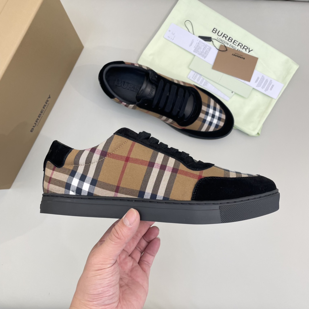 Precio de venta: P250 Original qualityTrademark: Burberr* "Burberry*" lowtop loafersSize: 38-44 (se 