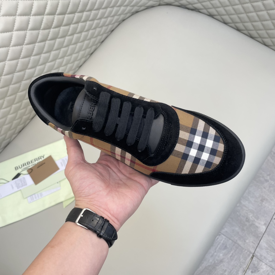 Precio de venta: P250 Original qualityTrademark: Burberr* "Burberry*" lowtop loafersSize: 38-44 (se 