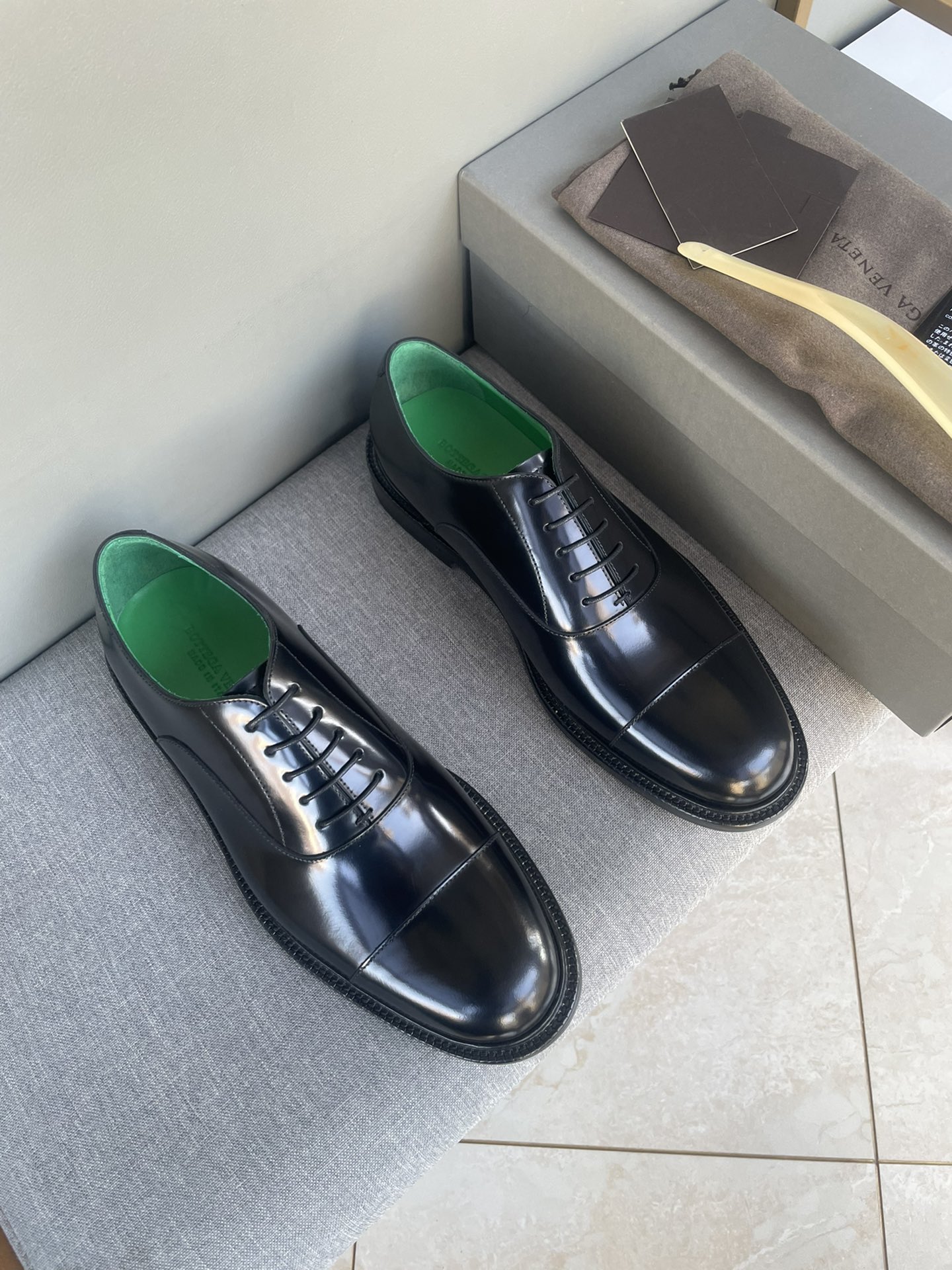 NO:350143,Buy purchasing level Bottega Veneta leather outsole suits and leather shoes, slippers, foot shoes, imported upper beaded cowhide imported imported green cowhide inner Italian imported leather outsole black blue wine red 39-44 spot (38,45 custom made without return or exchange),, bottega Veneta, business suit, cowhide, Leather soles19860909批代购级别 宝缇嘉Bottega Veneta真皮大底西装皮鞋 便鞋 套脚鞋 鞋面进口开边珠牛皮 进口绿色牛皮内里 意大利进口真皮大底 黑色 蓝色 酒红色39-44现货（38,45定做不退换）,,bottega veneta,business suit,cowhide,Leather soles,Men's shoes