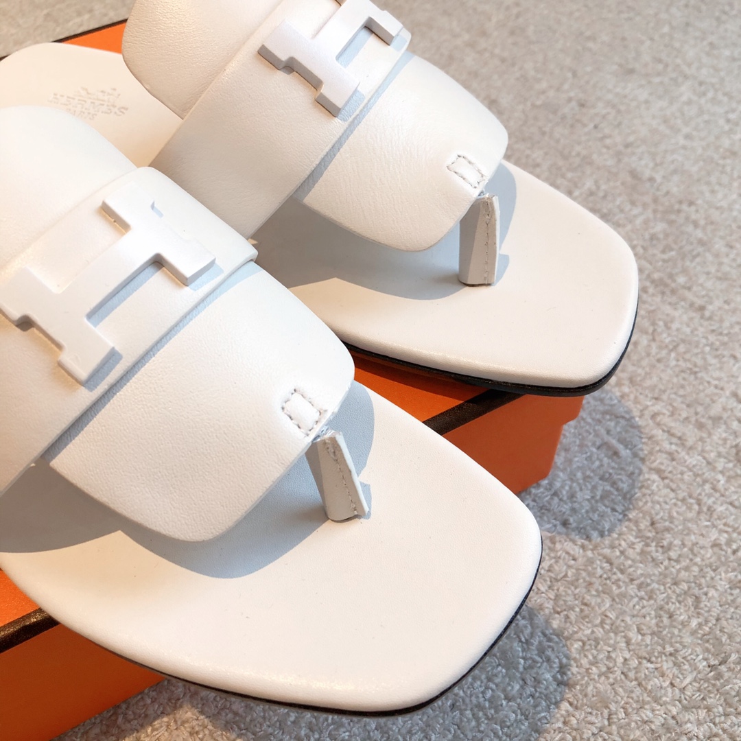 Hermes...aEclair拖鞋2023新品+爆款系列鞋底轻盈有一定厚度增高显腿长！透体透气舒适的科