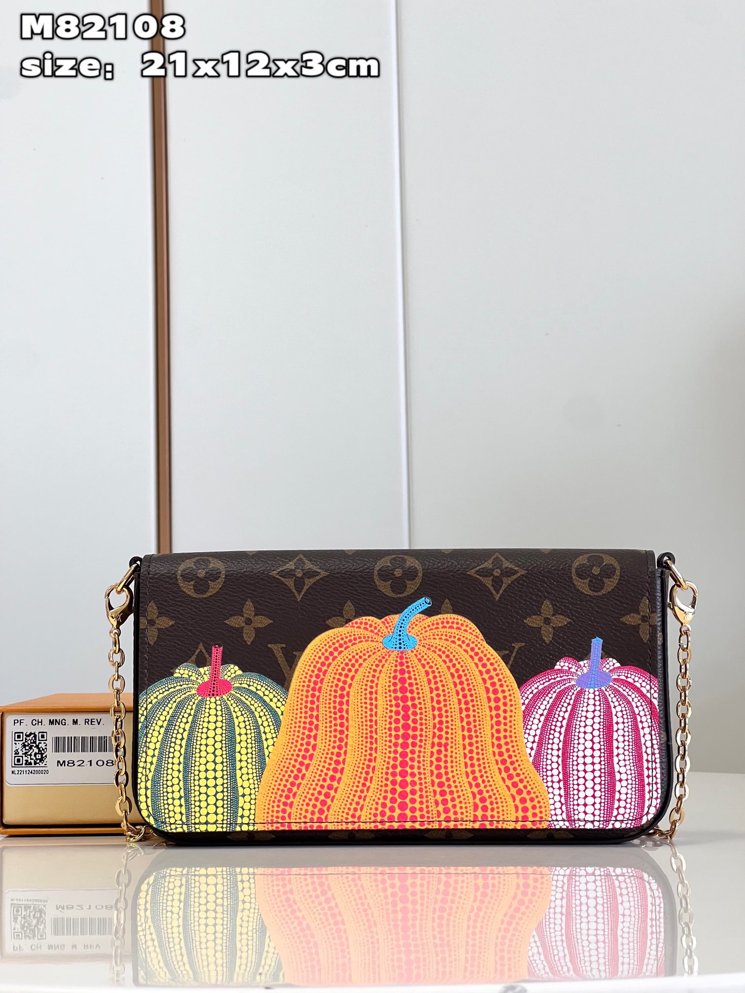 NO:400049,【Exclusive real shot M82108】The well-known Japanese artist Yayoi Kusama regards pumpkins as a symbol of warmth and optimism, thus creating many paintings and sculpture art. In the Louis Vuitton x Yayoi Kusama collaboration series, this LV x YK Pochette Félicie chain bag continues the power of creativity, depicts gorgeous pumpkin patterns on the surface of Monogram canvas, and the removable card clip is convenient for free payment. Detailed features 21 x 12 x 3 cm (length x height x width) C.,LV [original leather],louis vuitton,louis vuitton19860909【独家实拍 M82108】知名日本艺术家草间弥生将南瓜视为温暖和乐观的象征,由此创作众多绘画和雕塑艺术.在路易威登 x 草间弥生合作系列中,此款 LV x YK Pochette Félicie 链条包延续创想之力,于 Monogram 帆布表面描绘绚丽南瓜图案,可拆卸卡夹方便免触支付. 详细特征21 x 12 x 3厘米(长度 x 高 x 宽) C.,LV【原厂皮】,louis vuitton,louis vuitton,Bag