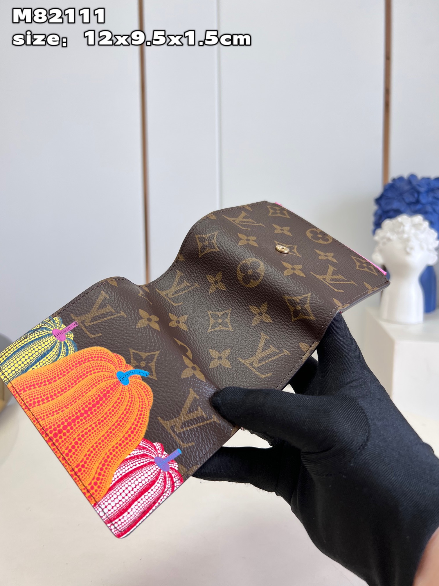 this LV x YK Victorine Wallet pays tribute to the iconic visual art of - Bag 3