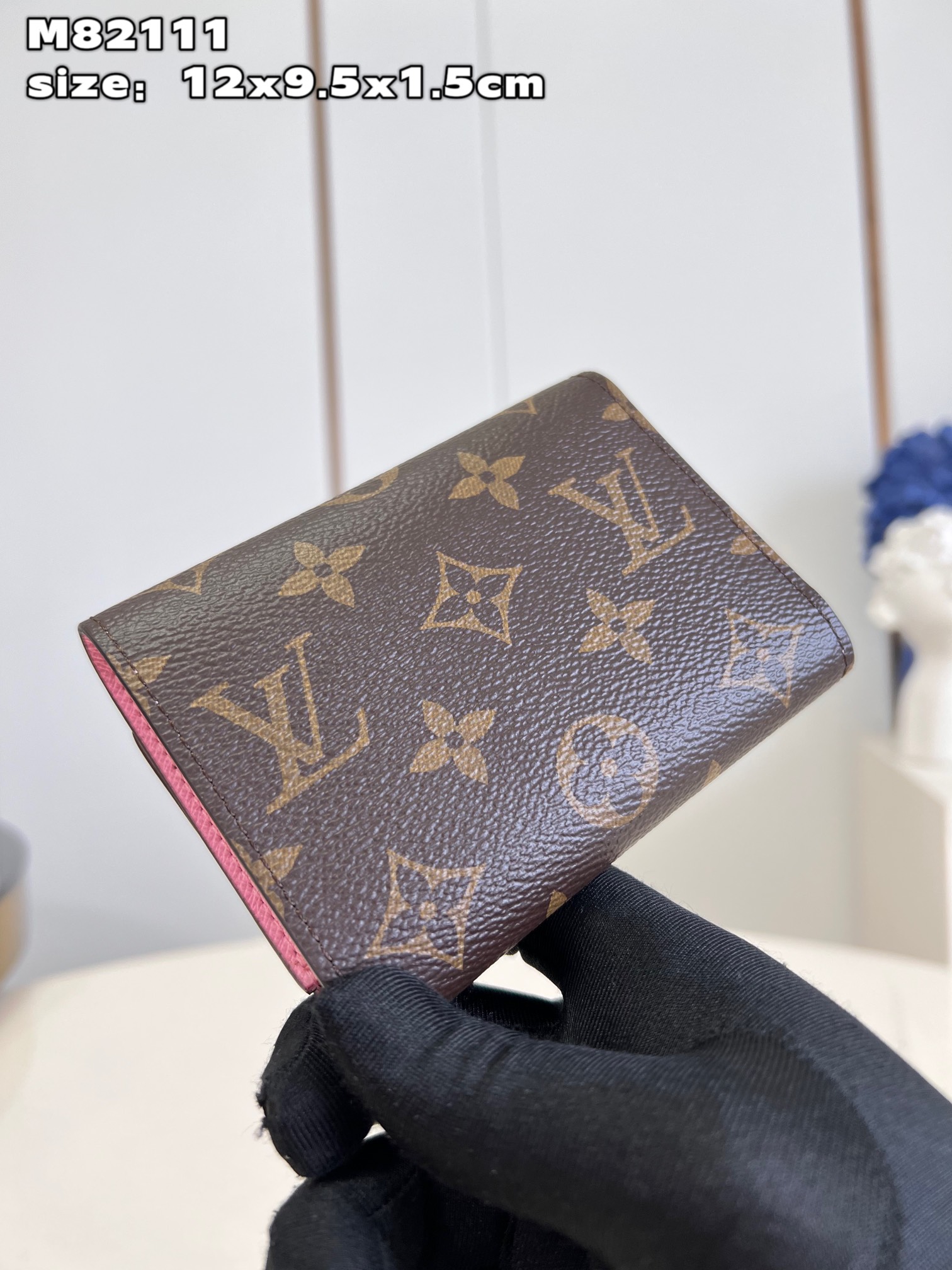 this LV x YK Victorine Wallet pays tribute to the iconic visual art of - Bag 2