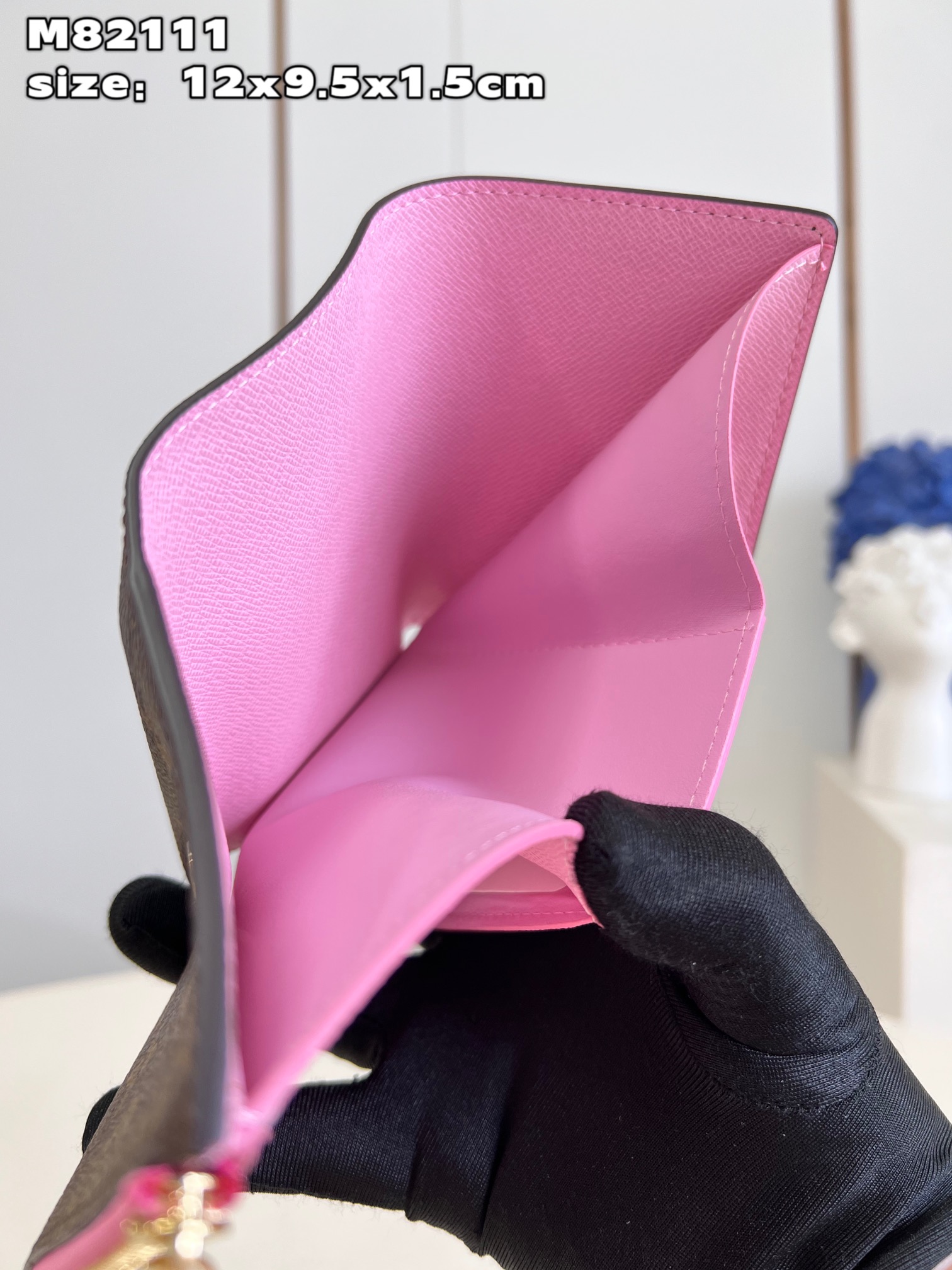 this LV x YK Victorine Wallet pays tribute to the iconic visual art of - Bag 6