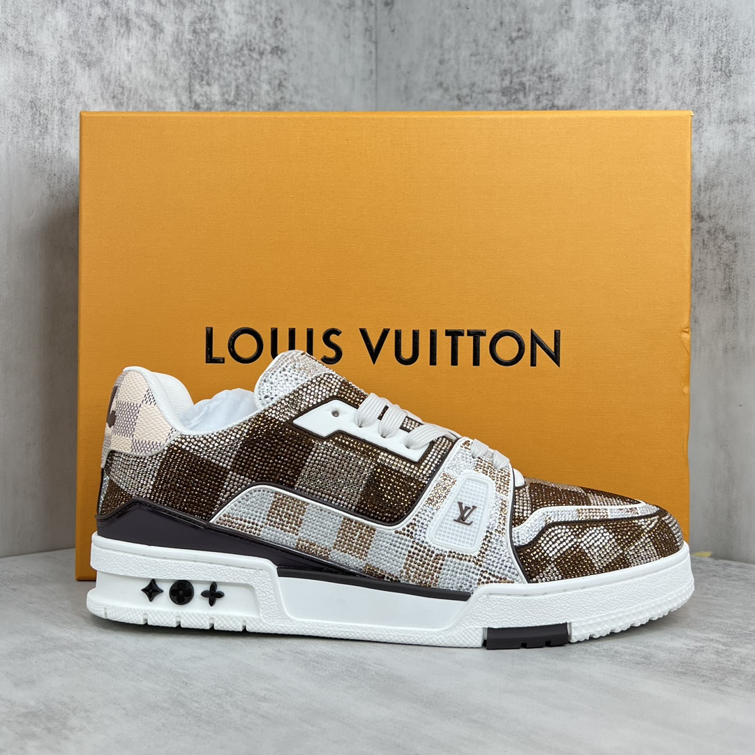Louis Vuitton 新款上架 2023 Louis*Vuitto* LV trainer 满钻系列 走秀款TRAINER 大底和面料私模 绝对下血本费心思的一款鞋子 自Vifgil到来之后而设计的这一系列 每一季度都深受众多粉丝的青睐 TPU 大底 包装