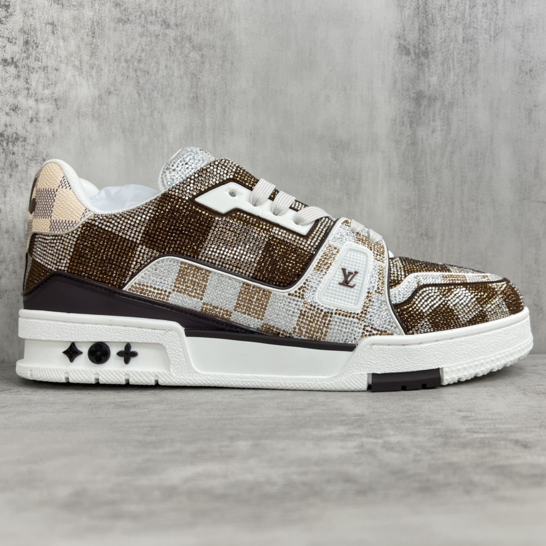 Louis Vuitton 新款上架 2023 Louis*Vuitto* LV trainer 满钻系列 走秀款TRAINER 大底和面料私模 绝对下血本费心思的一款鞋子 自Vifgil到来之后而设计的这一系列 每一季度都深受众多粉丝的青睐 TPU 大底 包装