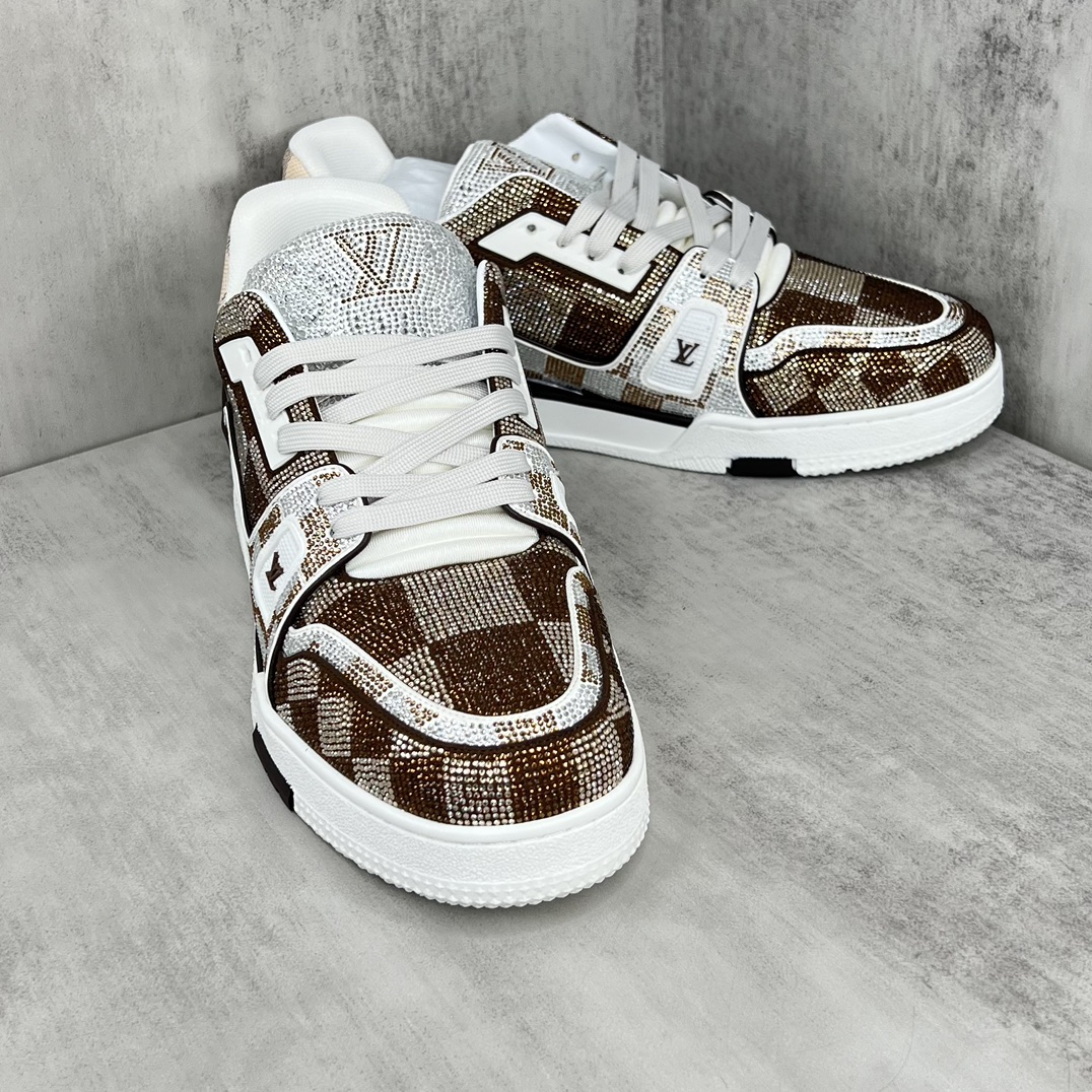 Louis Vuitton 新款上架 2023 Louis*Vuitto* LV trainer 满钻系列 走秀款TRAINER 大底和面料私模 绝对下血本费心思的一款鞋子 自Vifgil到来之后而设计的这一系列 每一季度都深受众多粉丝的青睐 TPU 大底 包装