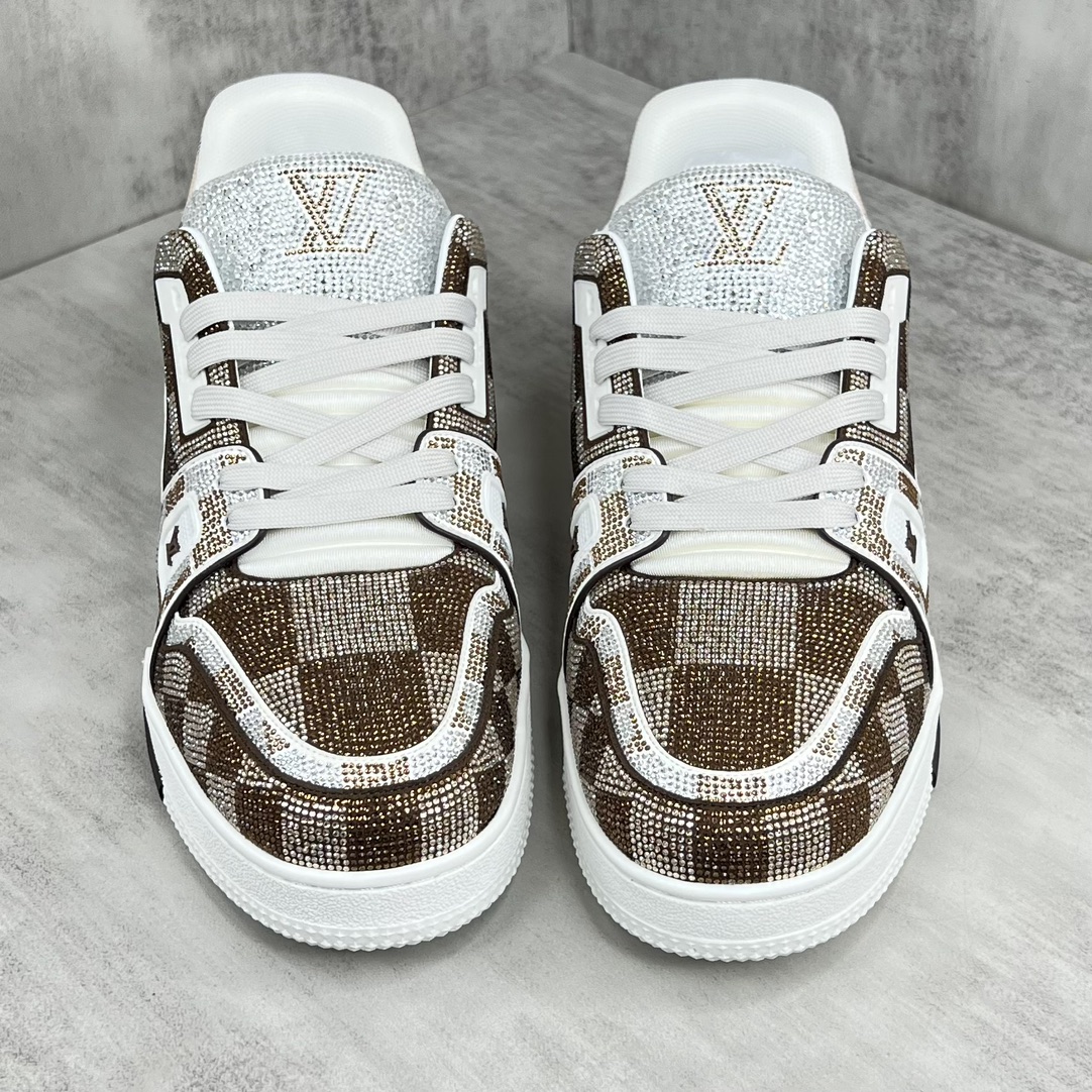 Louis Vuitton 新款上架 2023 Louis*Vuitto* LV trainer 满钻系列 走秀款TRAINER 大底和面料私模 绝对下血本费心思的一款鞋子 自Vifgil到来之后而设计的这一系列 每一季度都深受众多粉丝的青睐 TPU 大底 包装
