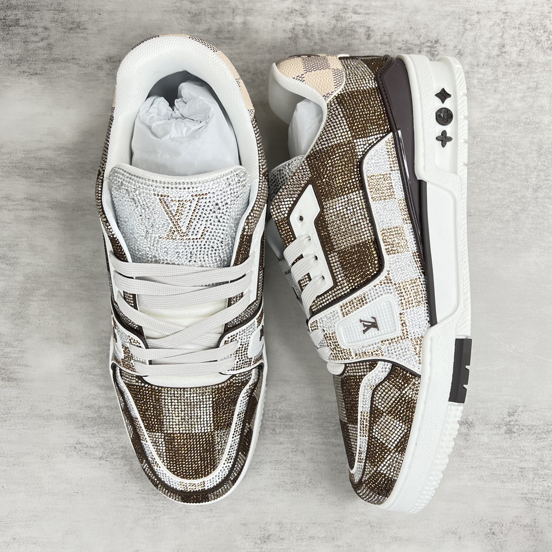 Louis Vuitton 新款上架 2023 Louis*Vuitto* LV trainer 满钻系列 走秀款TRAINER 大底和面料私模 绝对下血本费心思的一款鞋子 自Vifgil到来之后而设计的这一系列 每一季度都深受众多粉丝的青睐 TPU 大底 包装