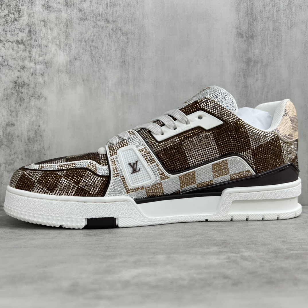 Louis Vuitton 新款上架 2023 Louis*Vuitto* LV trainer 满钻系列 走秀款TRAINER 大底和面料私模 绝对下血本费心思的一款鞋子 自Vifgil到来之后而设计的这一系列 每一季度都深受众多粉丝的青睐 TPU 大底 包装