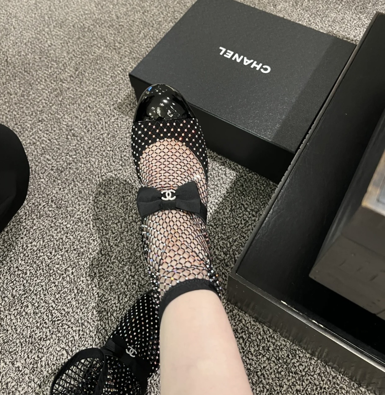 NO:248664,*Ss hot diamond shoes counter [authentic] version!  !  Two pairs of genuine products are purchased for high-end models of 22500 and short-end models of 12500!  !  !  Large goods are comparable to the genuine products of the counter. Each pair of large goods can be compared with genuine products. It can be compared with the whole network inspection. It is no exaggeration to say that many purchasing agents are taken from my house. The counter is customized with the high-end handicraft workshop, elastic Nilong mesh and pressed diamonds, high-end handicraft workshop customized with the high-end handicraft workshop [Exclusive counter original Swarovski diamonds] are bright, bright, crystal clear, and transparent. There is no longer any shoes used for long-term use of diamonds, and the counters on the whole network can be inspected and compared. [Nevertheless, not ordinary market [risings] goods] Imagine the drop of diamonds and return packages and exchanges. Official catalog Number of codes 35-40 High-end, medium-sized models are all equipped with genuine Italian packaging, Mary Jane, swarovski, mary jane19860909*ss爆款钻鞋 专柜【正品级】版本！！ 正品购入两双以高款22500、短款12500购入！！！大货媲美专柜正品,每双大货均可对比正品,可全网验货对比,毫不夸张地说众多代购都是从我家拿. 专柜原厂定制高级手工坊弹力尼珑网纱及压钻颗颗高级手工坊订制【独家专柜原厂施华洛世奇钻】持久明亮、璀璨、晶莹透亮,完全不存在鞋子使用久钻石暗淡无光,全网专柜可验货对比.【绝非市场普通【水钻】货品】掉钻想象不一样包退包换. 官方目录 码数35-40 高款 中款 均配有意大利正品包装,玛丽珍,swarovski,mary jane,Women's Shoes