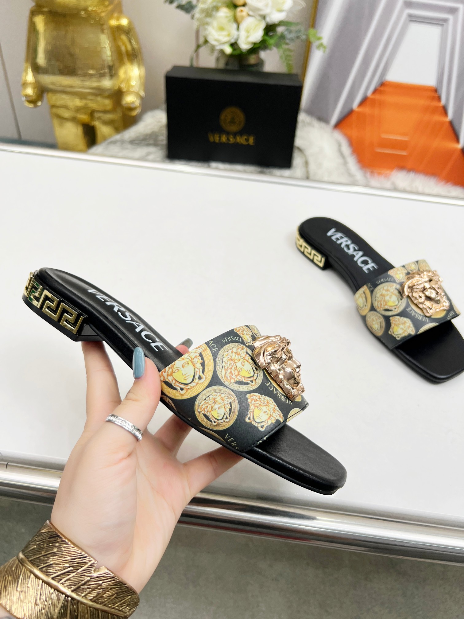 precio de fábrica: suela de cuero P215 m suela de goma P180 m Yardage: 35-44 Versace nuevas zapatill