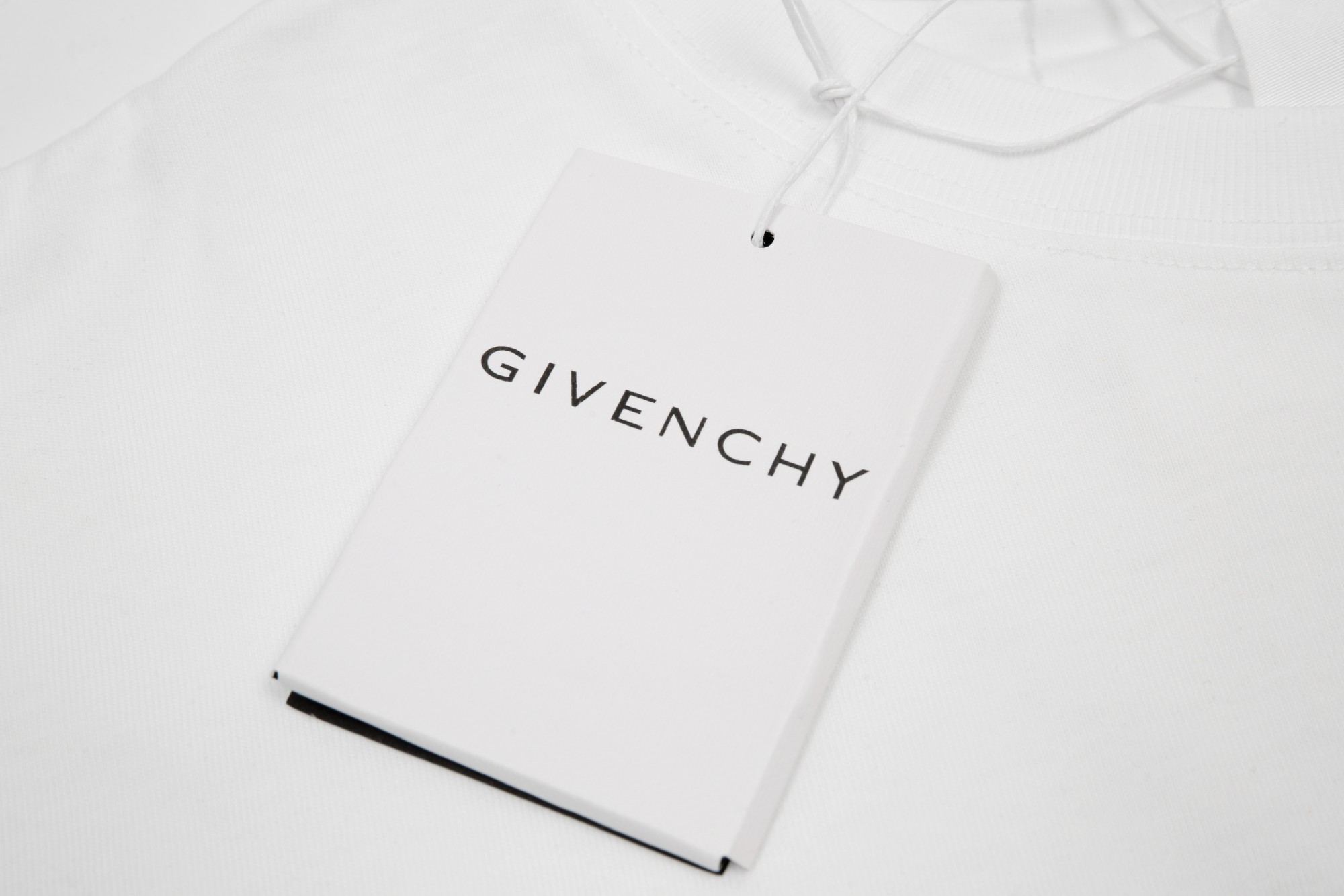 170 Givenchy 纪梵希情人节系列 花朵短袖 23ss 胸前饰以花朵GIVENCHY LOGO印花