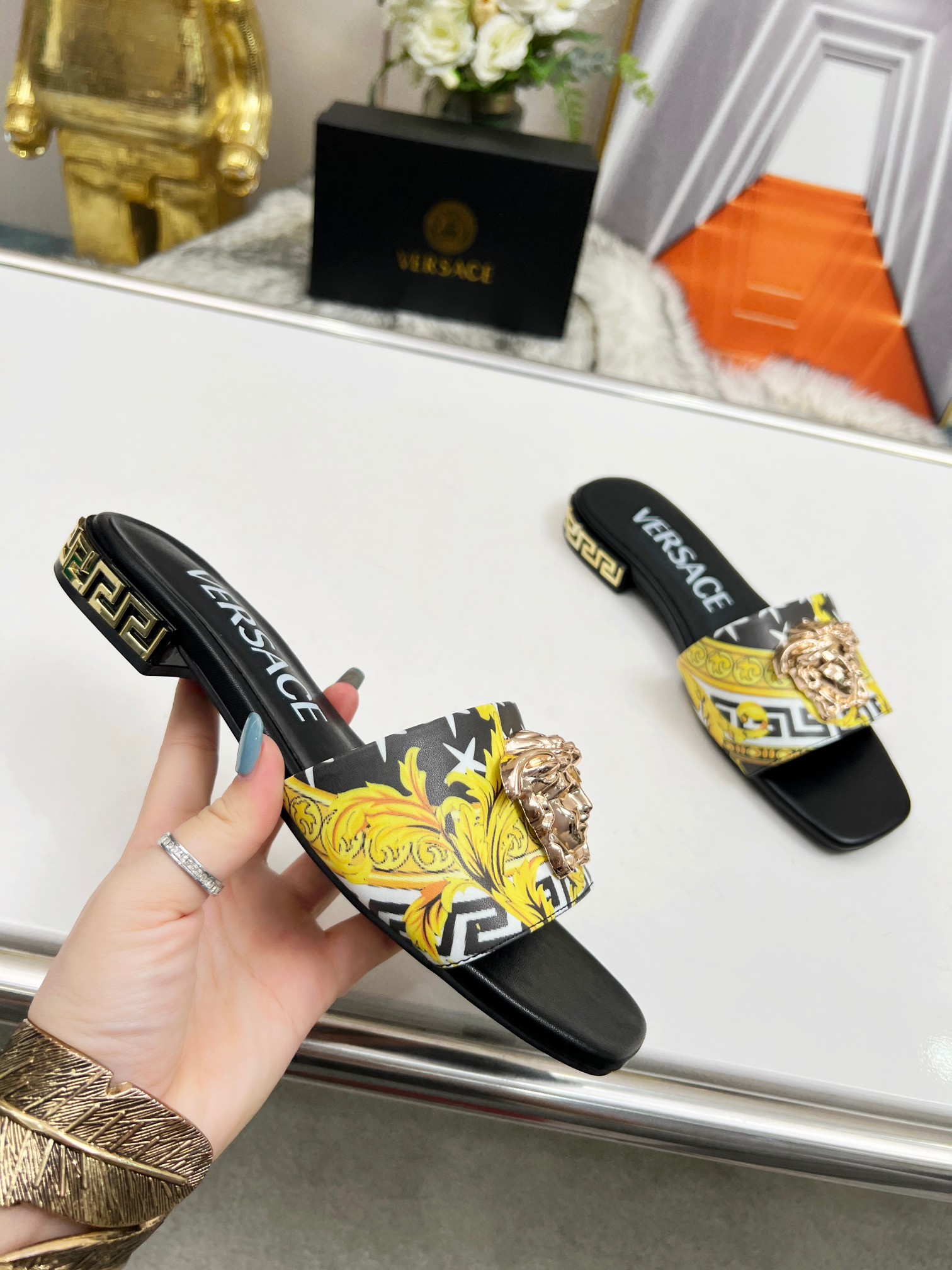 precio de fábrica: suela de cuero P215 m suela de goma P180 m Yardage: 35-44 Versace nuevas zapatill