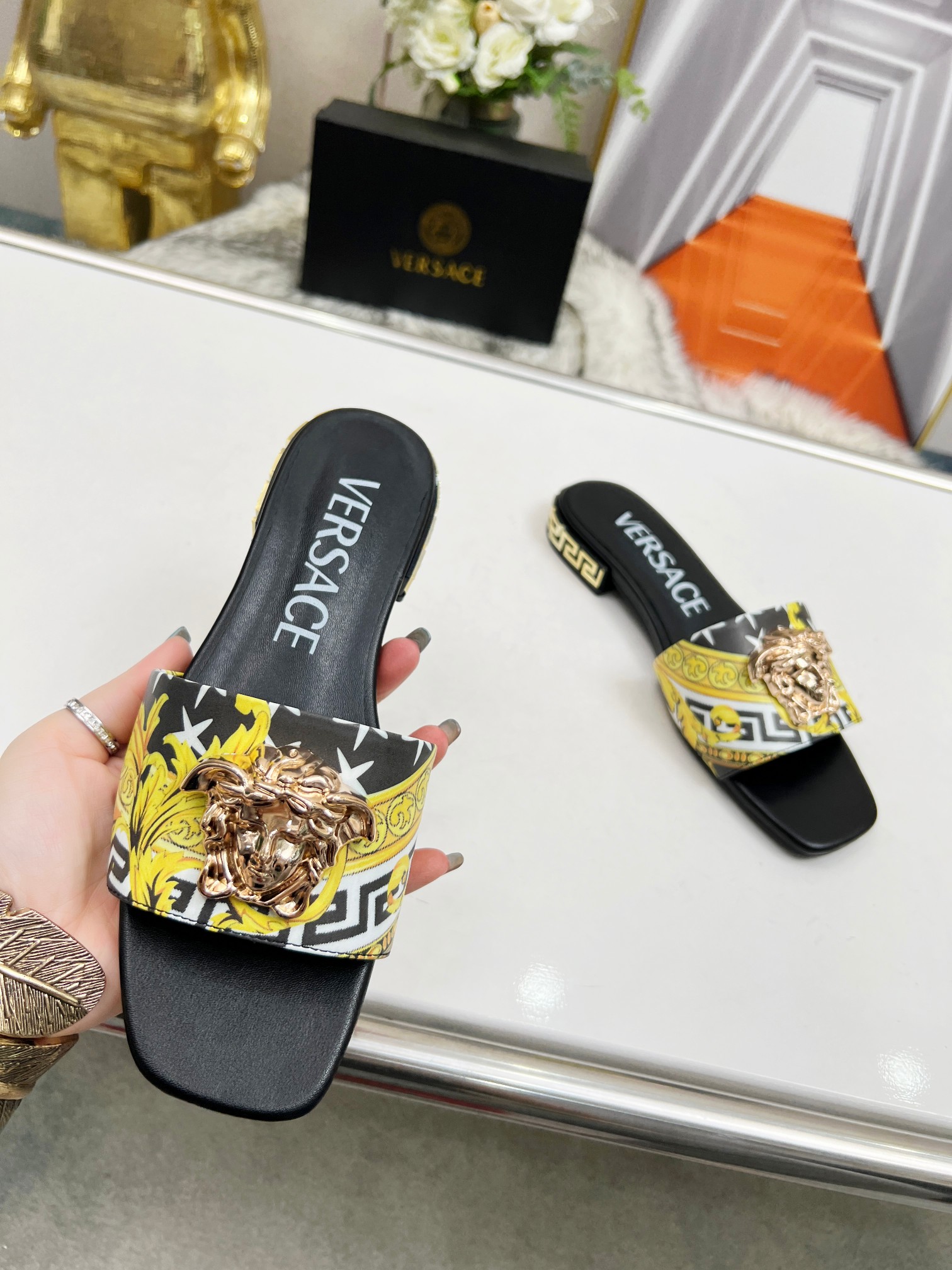 precio de fábrica: suela de cuero P215 m suela de goma P180 m Yardage: 35-44 Versace nuevas zapatill