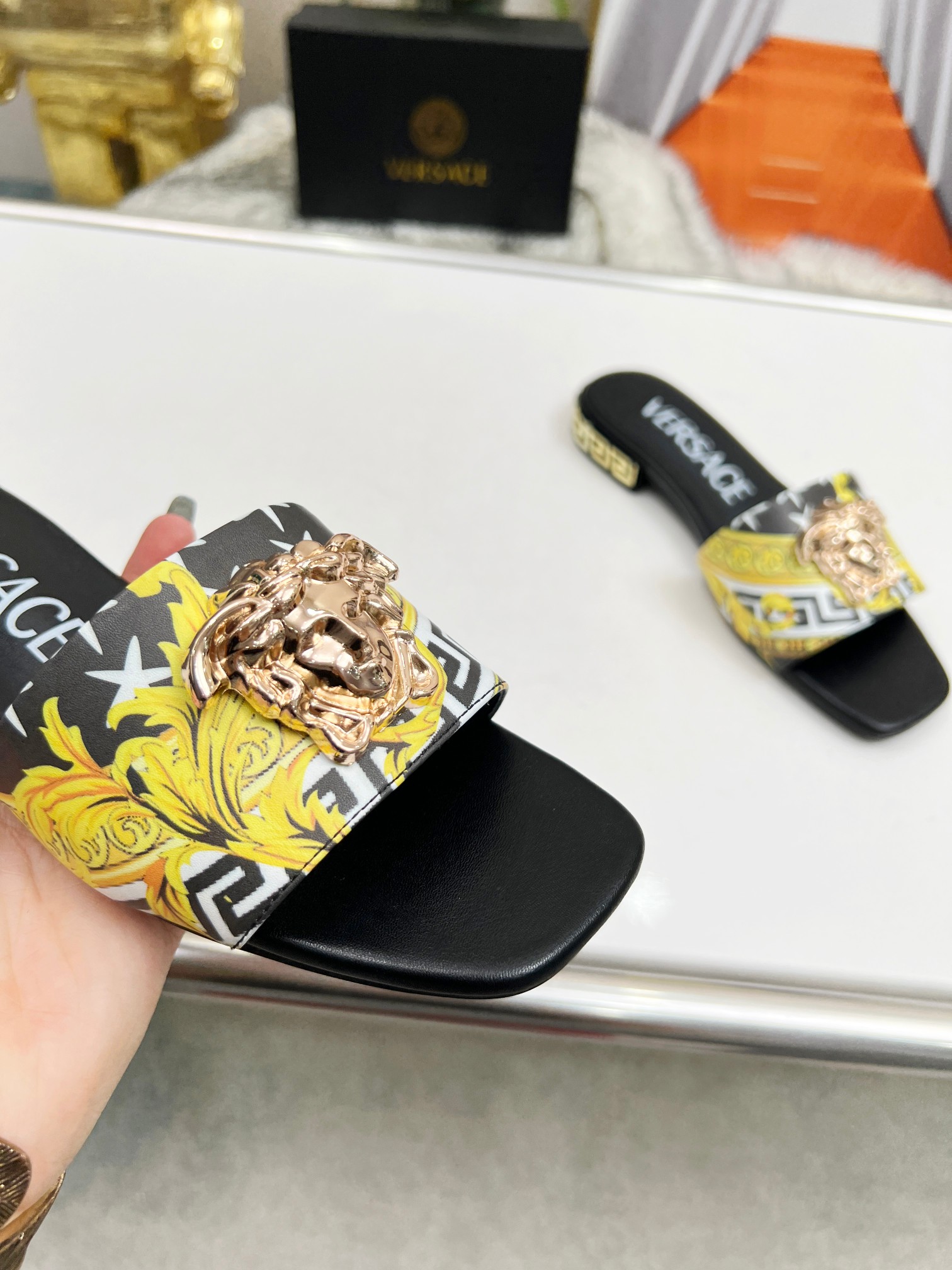 precio de fábrica: suela de cuero P215 m suela de goma P180 m Yardage: 35-44 Versace nuevas zapatill