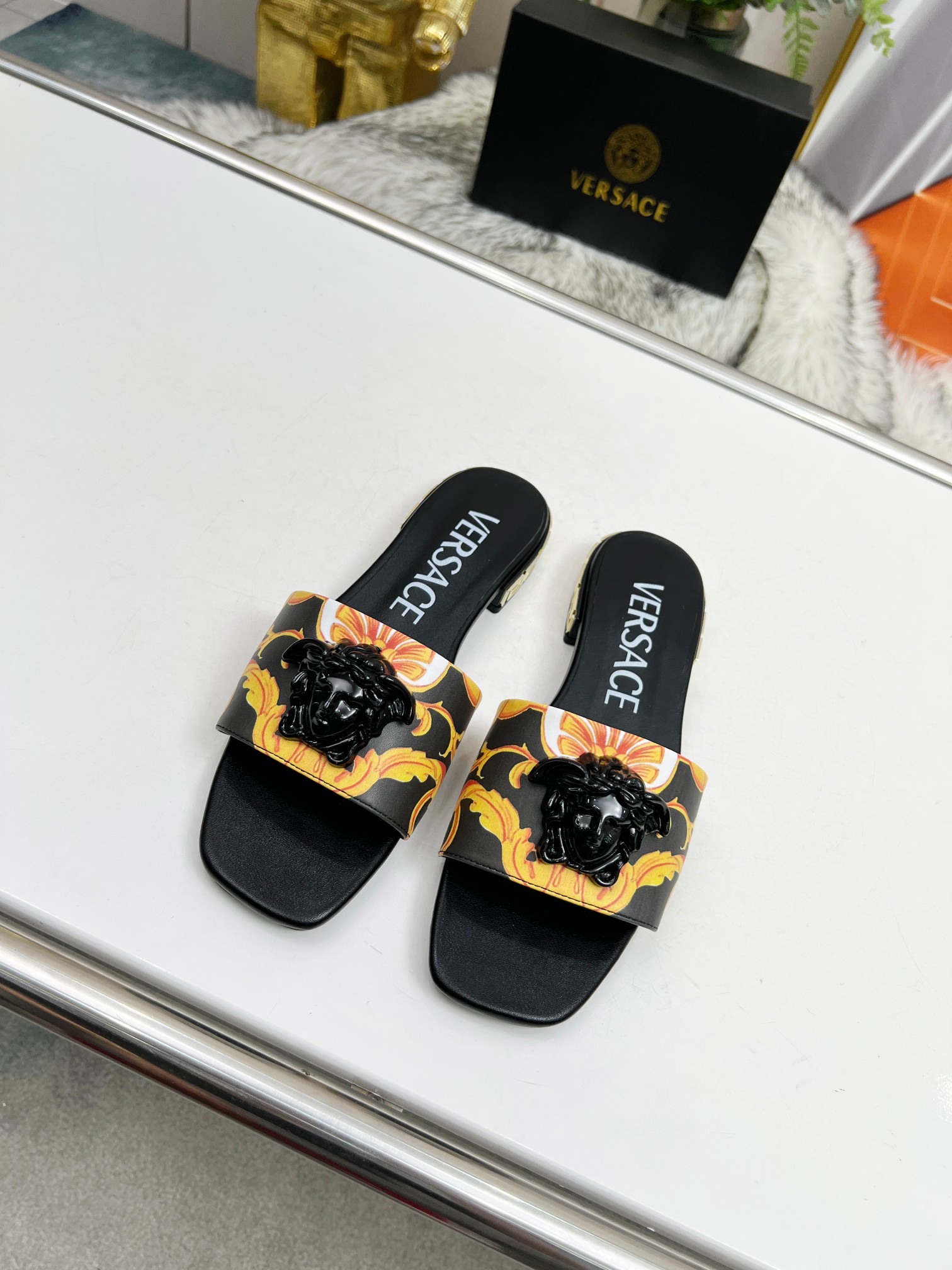 precio de fábrica: suela de cuero P215 m suela de goma P180 m Yardage: 35-44 Versace nuevas zapatill