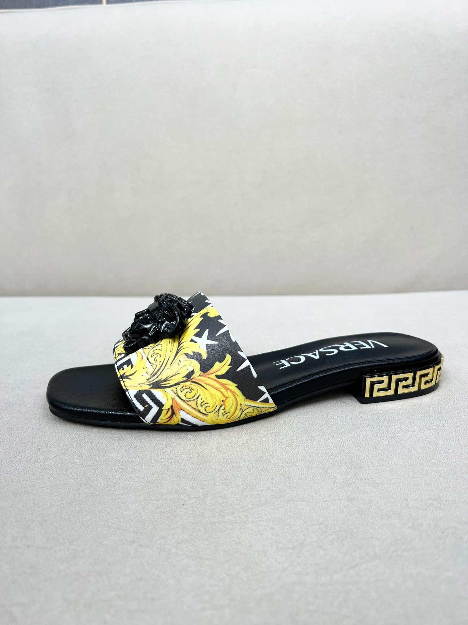 precio de fábrica: suela de cuero P215 m suela de goma P180 m Yardage: 35-44 Versace nuevas zapatill