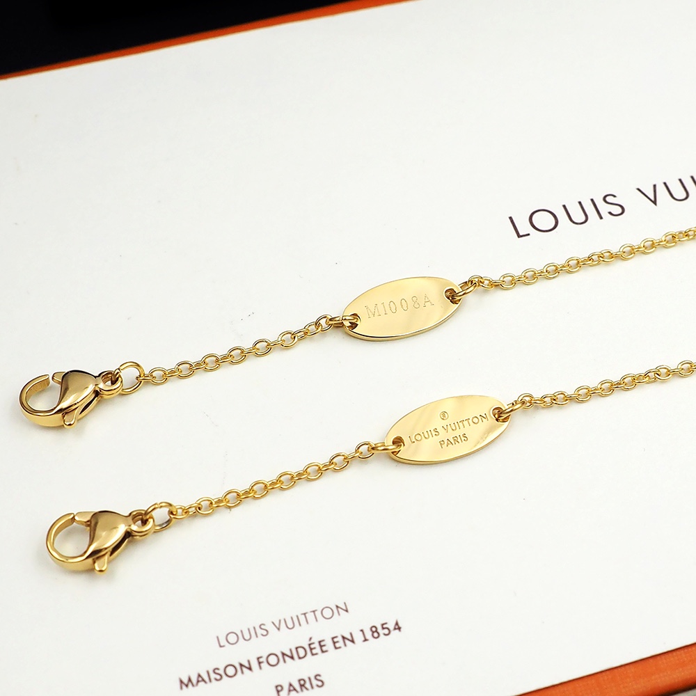 驴家🆕款 LV Iconic 手链集结路易威登的多重经典：淡雅珐琅雕琢 LV 字母和 Monogram 