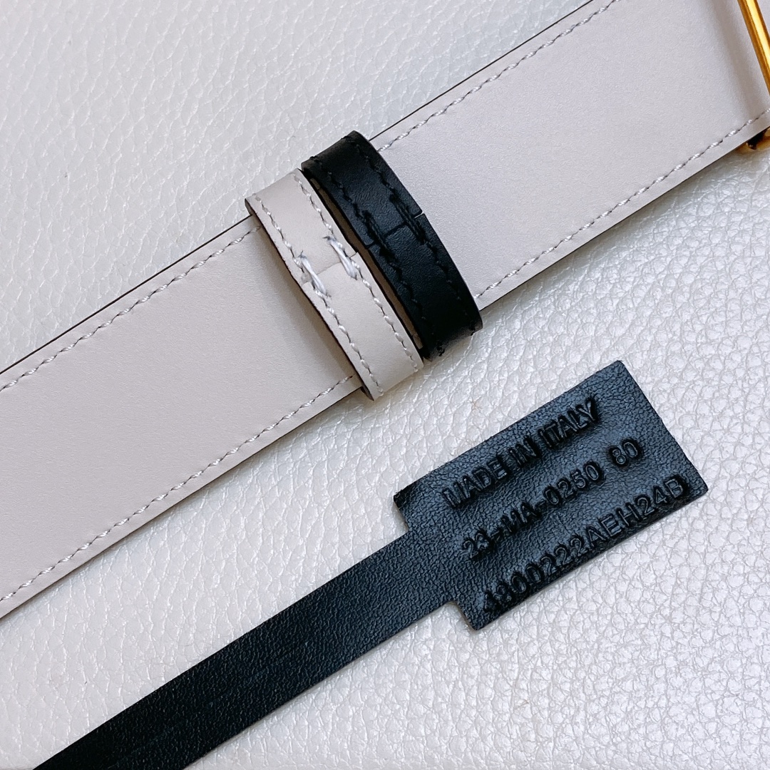 dior23-DIOR腰带扣内侧饰有