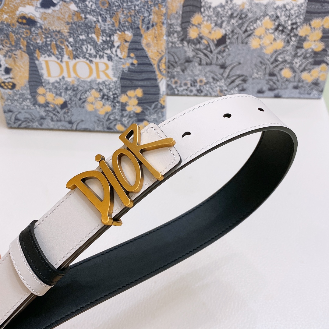 dior23-DIOR腰带扣内侧饰有