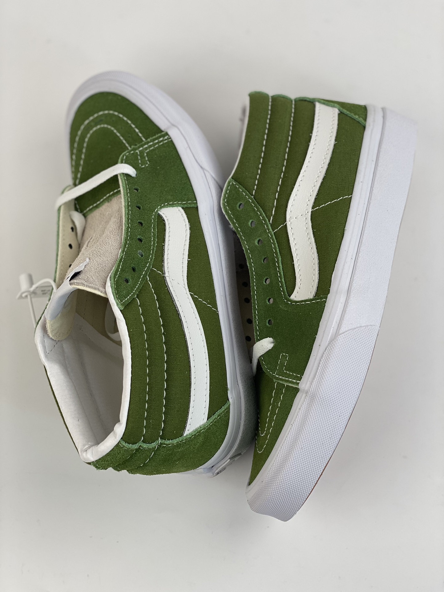 VANS SK8-MID Matcha Green mid-top is made of high-quality suede + canvas material VN0A3WM3609