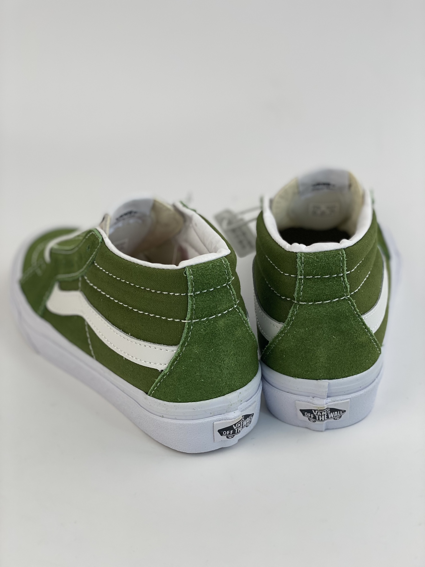 VANS SK8-MID Matcha Green mid-top is made of high-quality suede + canvas material VN0A3WM3609