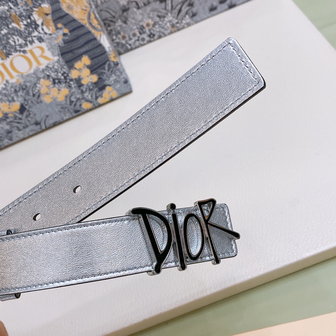 dior23-DIOR腰带扣内侧饰有