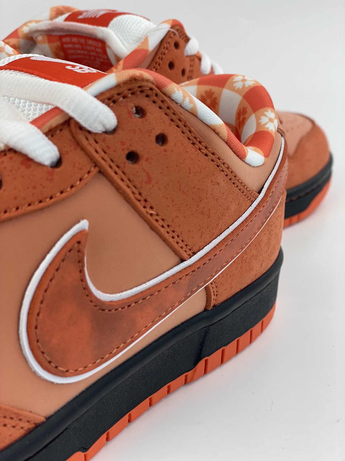 Concepts x Nike SB Dunk Low ”Orange Lobster” FD8776-800