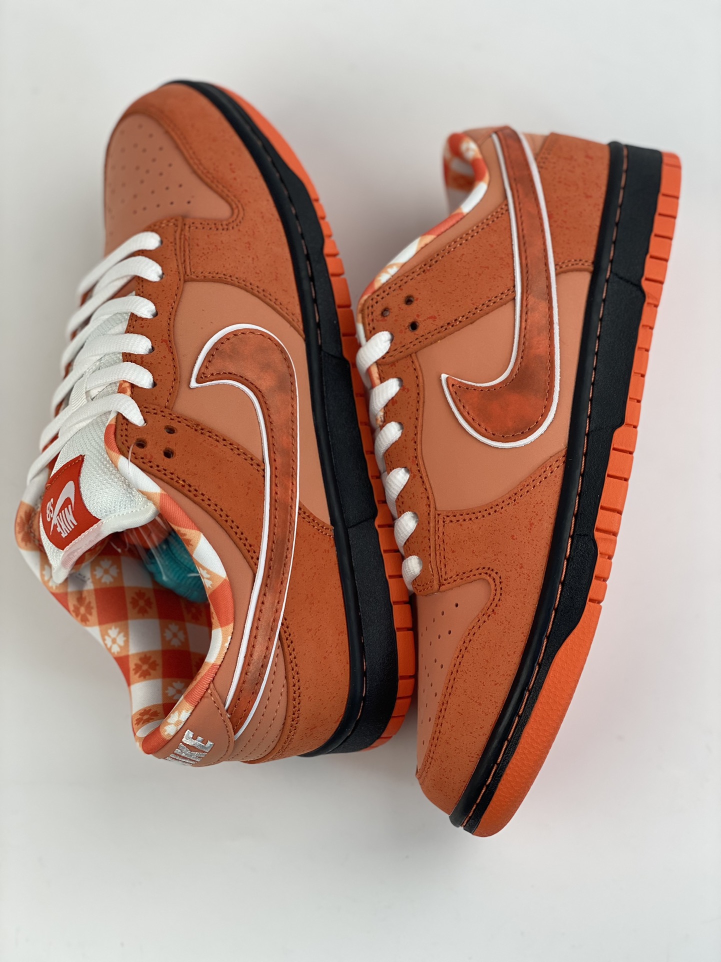 Concepts x Nike SB Dunk Low ”Orange Lobster” FD8776-800