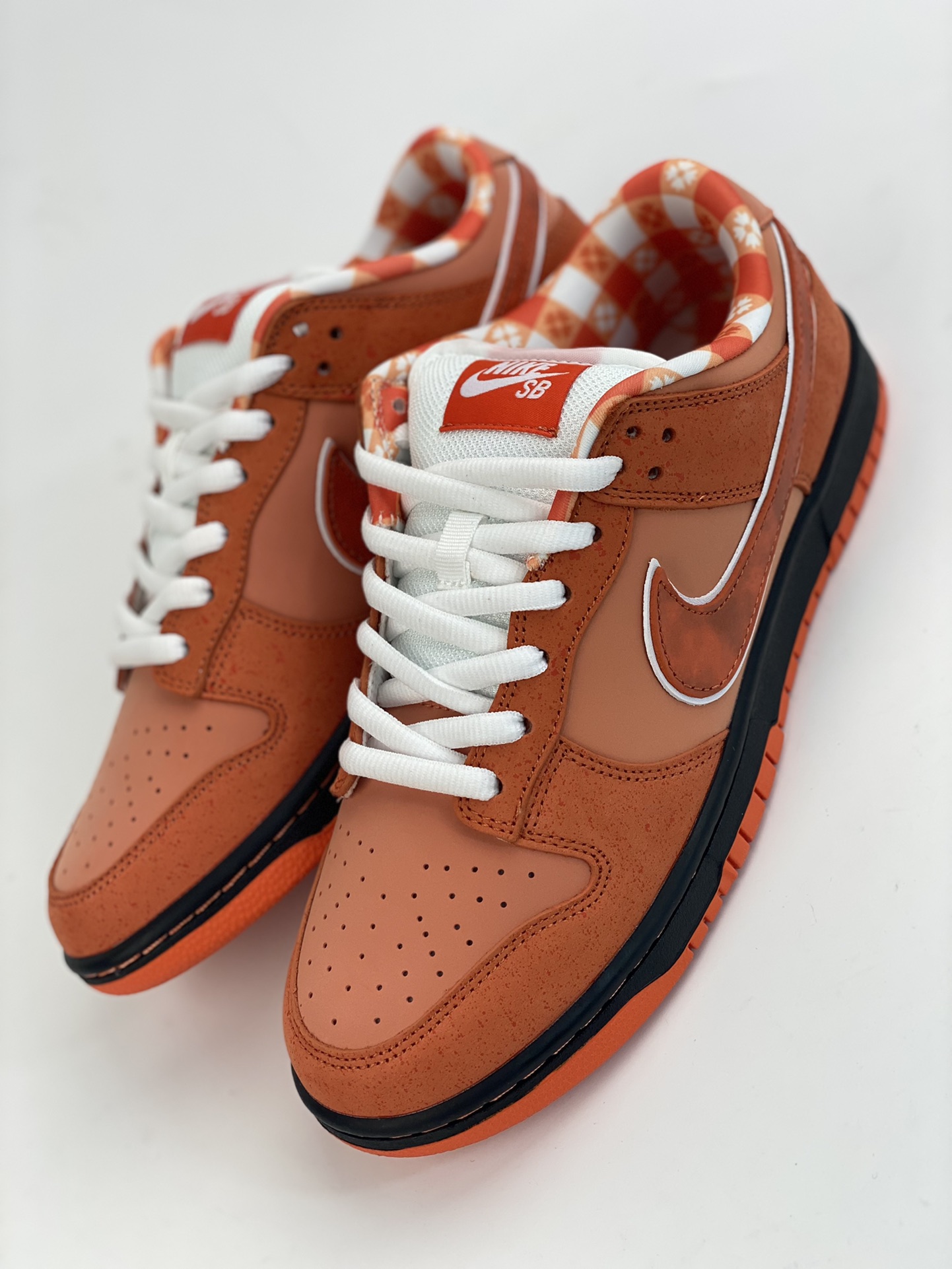 Concepts x Nike SB Dunk Low ”Orange Lobster” FD8776-800