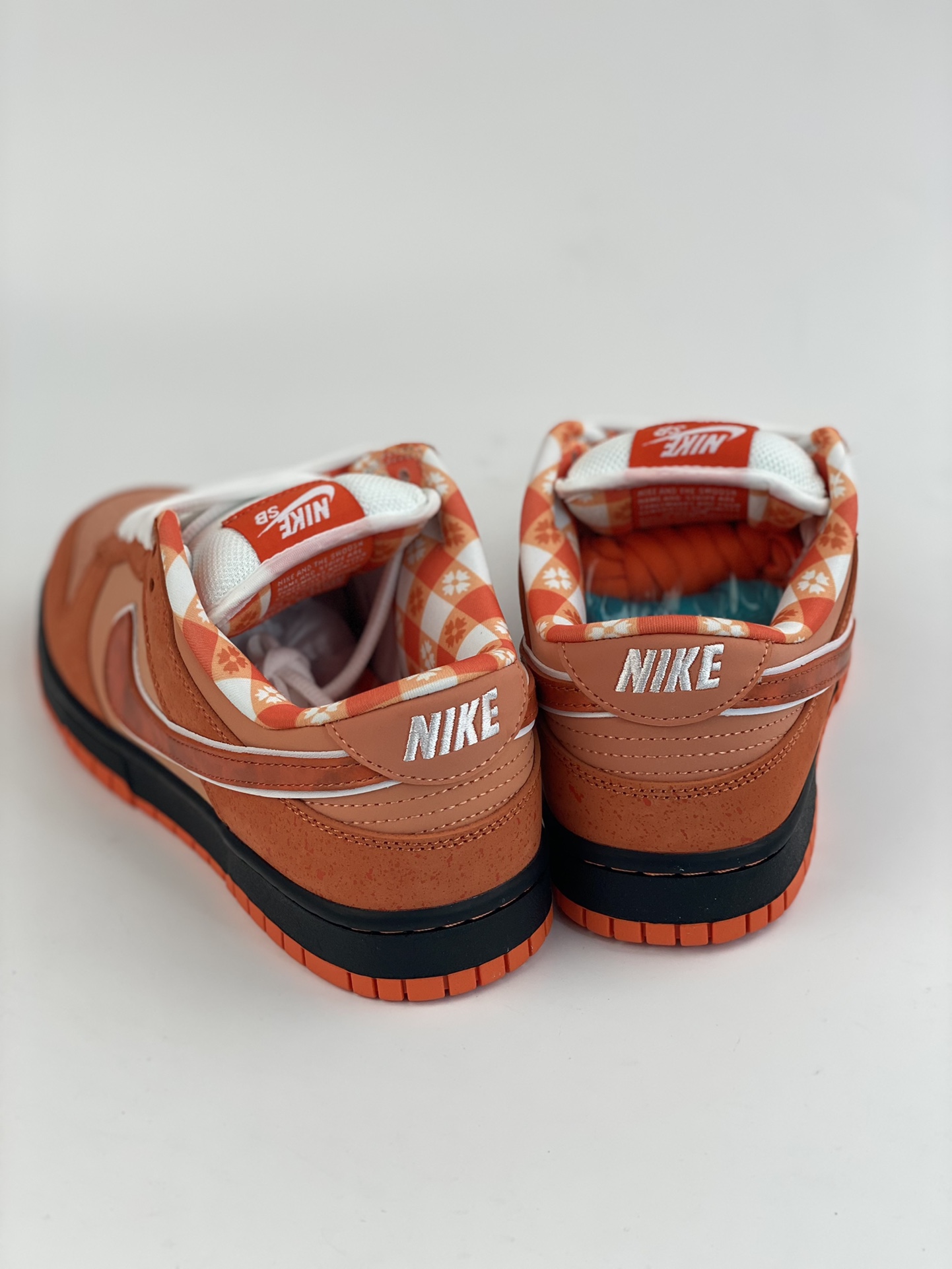 Concepts x Nike SB Dunk Low ”Orange Lobster” FD8776-800