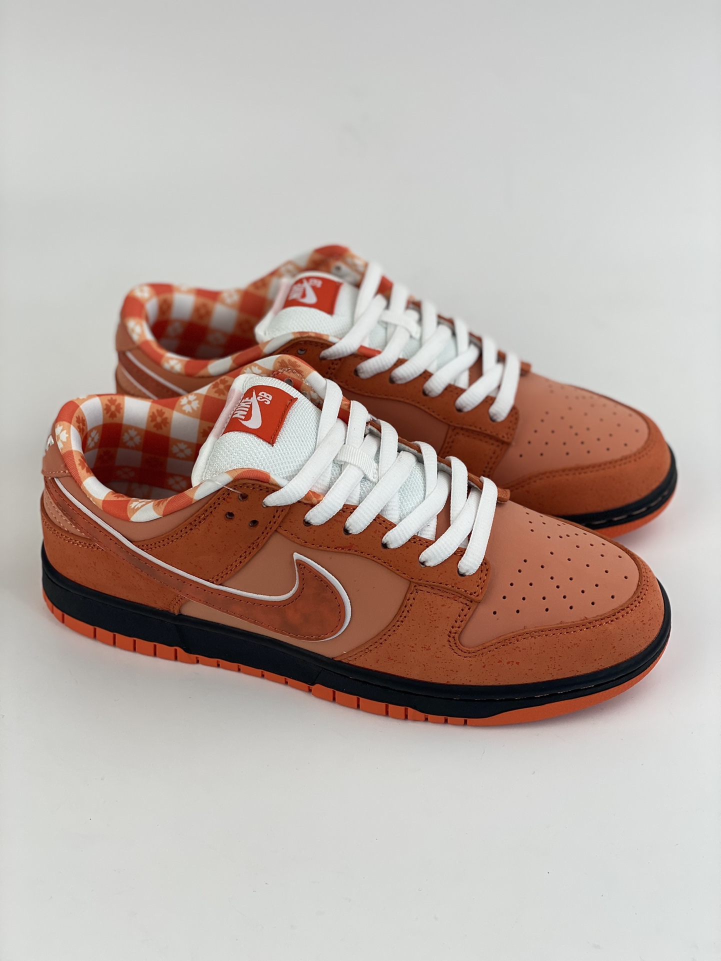 Concepts x Nike SB Dunk Low ”Orange Lobster” FD8776-800