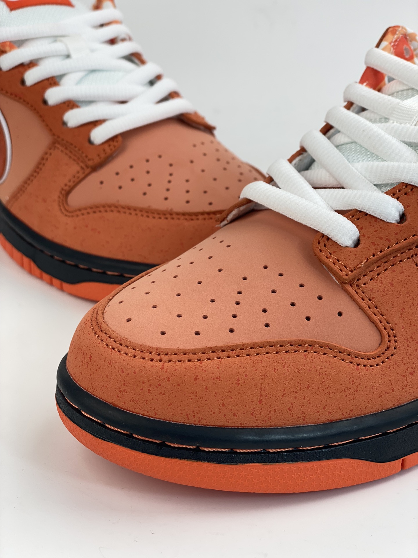 Concepts x Nike SB Dunk Low ”Orange Lobster” FD8776-800