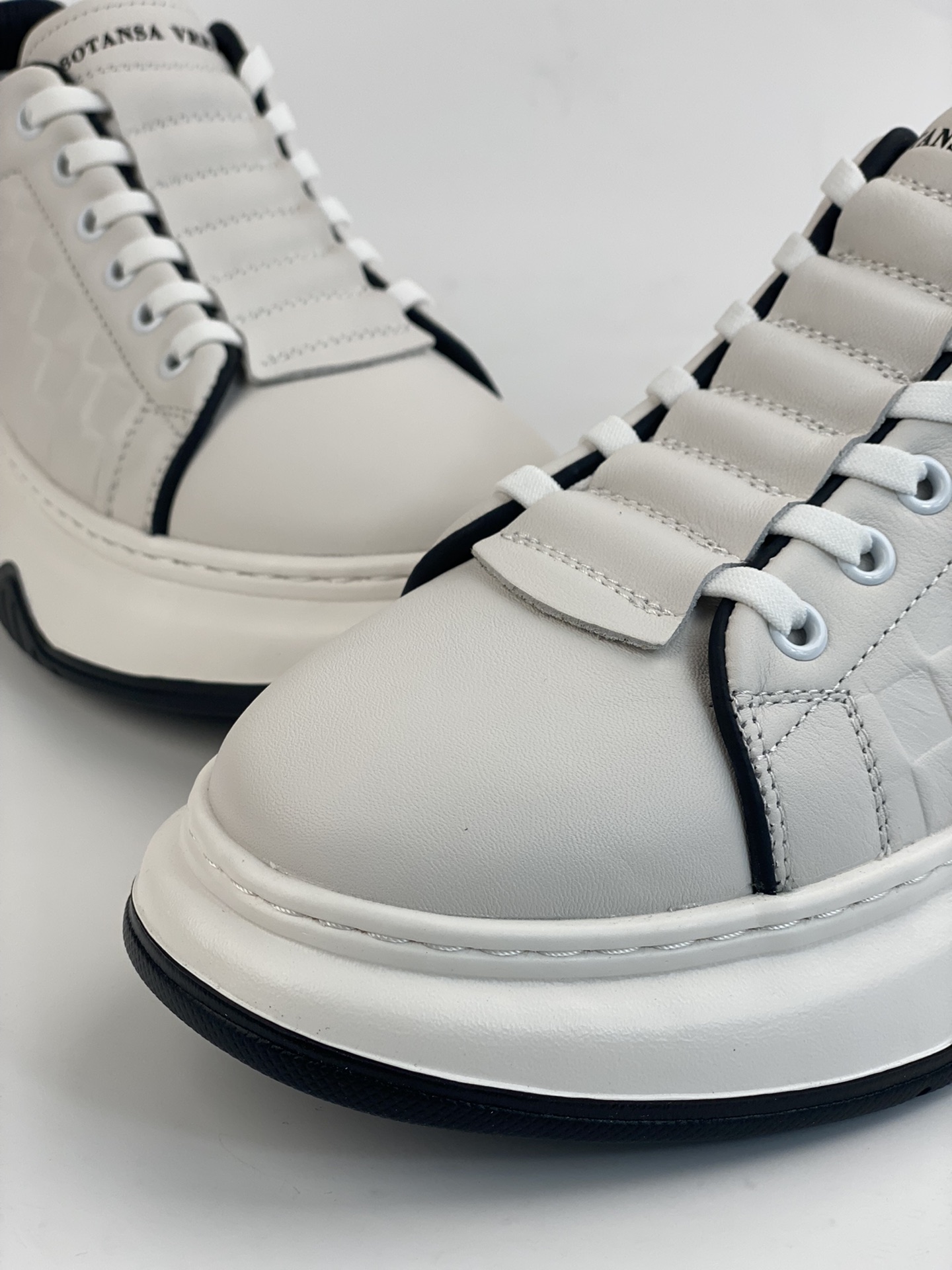 BV Bottega Veneta 23ss BV Sneaker thick-soled height-enhancing white shoes