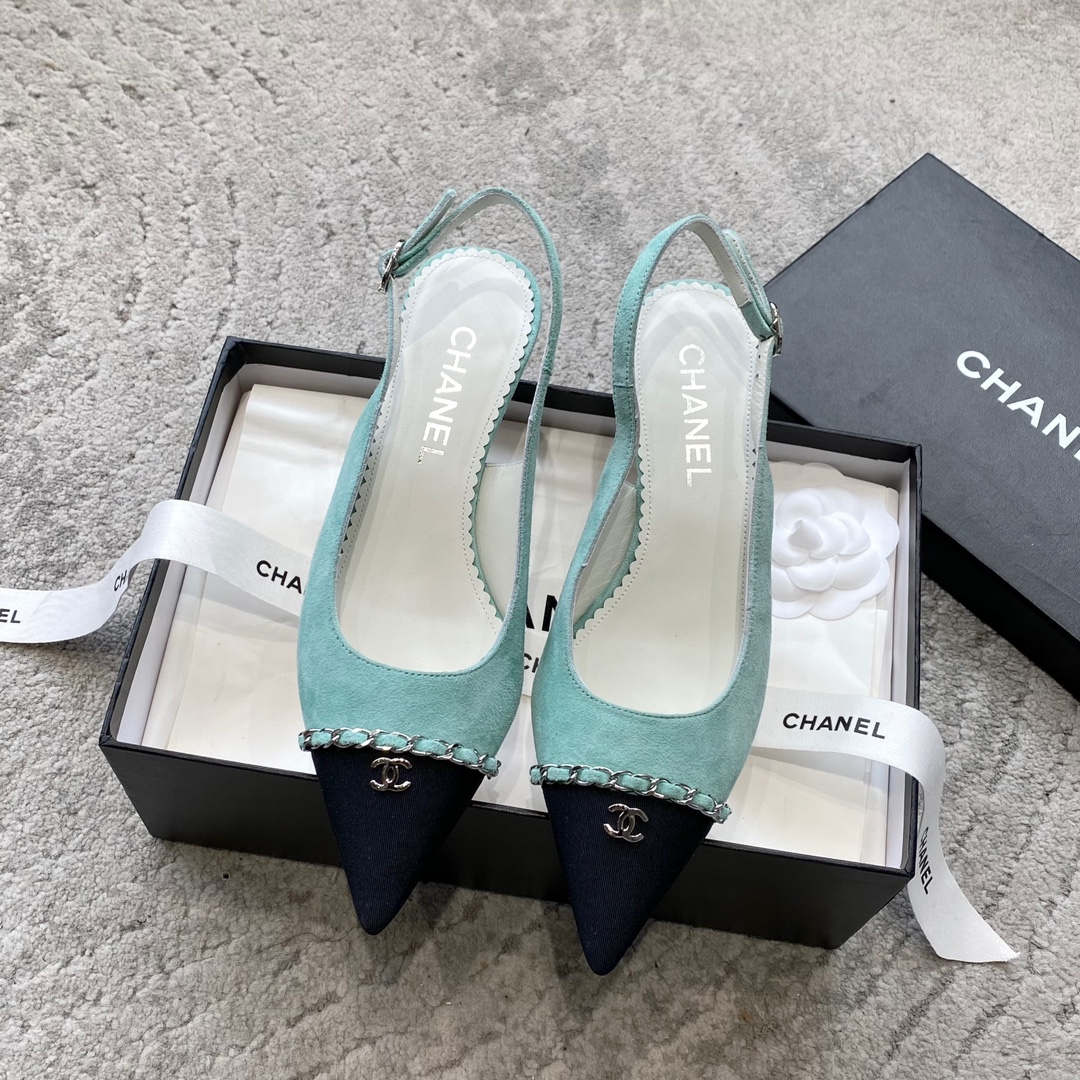 CHANEL 샌들 소가죽 발이 하얘 보이는 분위기 있는 스타일