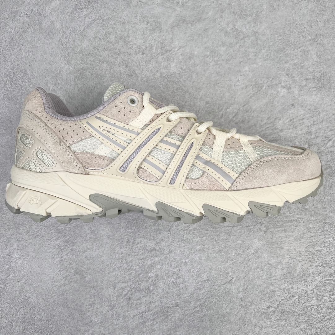 零售💰270 亚瑟士ASICS GEL-Sonoma 15-50系列山系风户外低帮休闲运动跑步鞋 ASICS发布的GEL-SONOMA 15-50系列新品，从外形来看，兼具潮流感和越来越火的户外机能风，无论是配色还是性能，感觉牢牢抓住了年轻一代的心。这款鞋从设计、科技到配色多方位把握户外所需元素，鞋面采用专为户外竞技跑步设计的15-50经典越野竞技鞋，并融合前两代GEL-SONOMA越野鞋。升级后的GEL-SONOMA 15-50以分层后跟设计大幅提升了鞋款耐磨性，满足了日常穿着、城市徒步和登山远足多功能场景需求。鞋子用到的核心科技是GEL缓震胶与SpEVA科技中底，带来出色缓冲性能和防滑能力。在外形设计上，硬朗的轮廓与机能感线条加持，使GEL-SONOMA 15-50具备突出的户外风格，配色也十分迎合时下流行的山系风，选用多色块拼接，潮流感满满。尺码：36 37 37.5 38 39 39.5 40 40.5 41.5 42 42.5 43.5 44 45 编码：Xby2136070-运动鞋